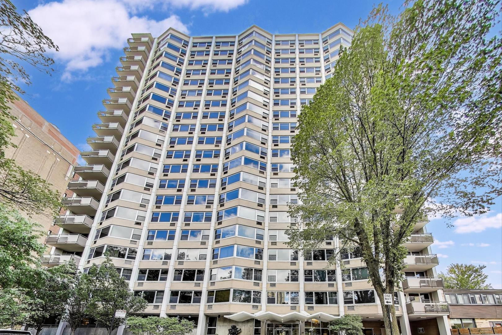555 W Cornelia Avenue Unit: 1011