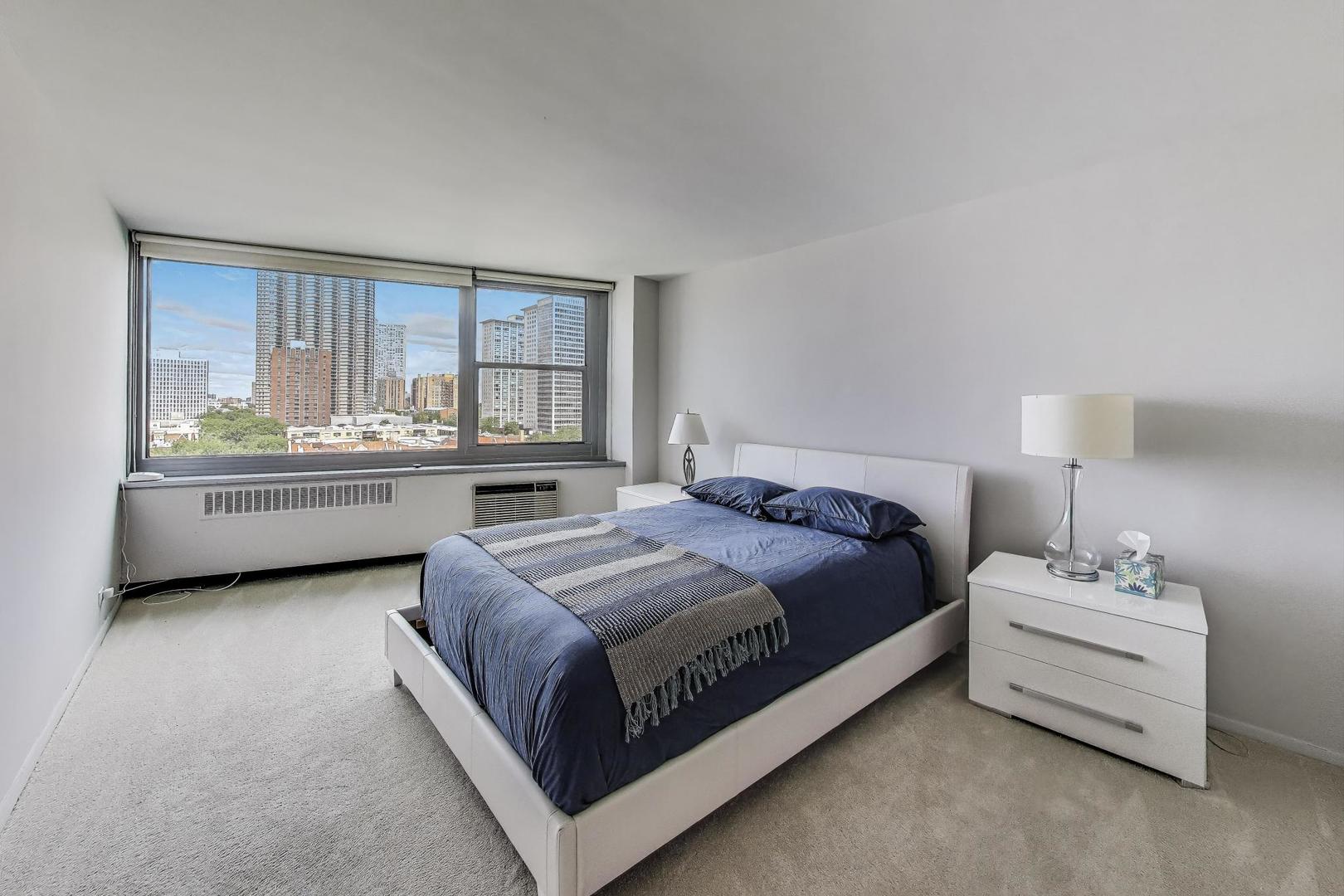 555 W Cornelia Avenue Unit: 1011