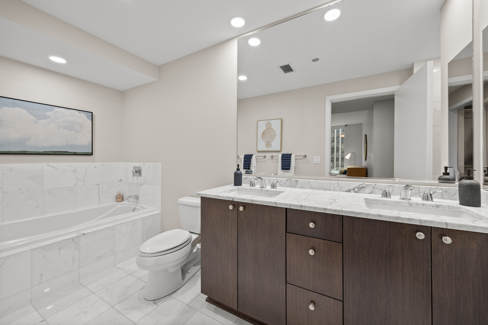 60 E Monroe Street Unit: 1602