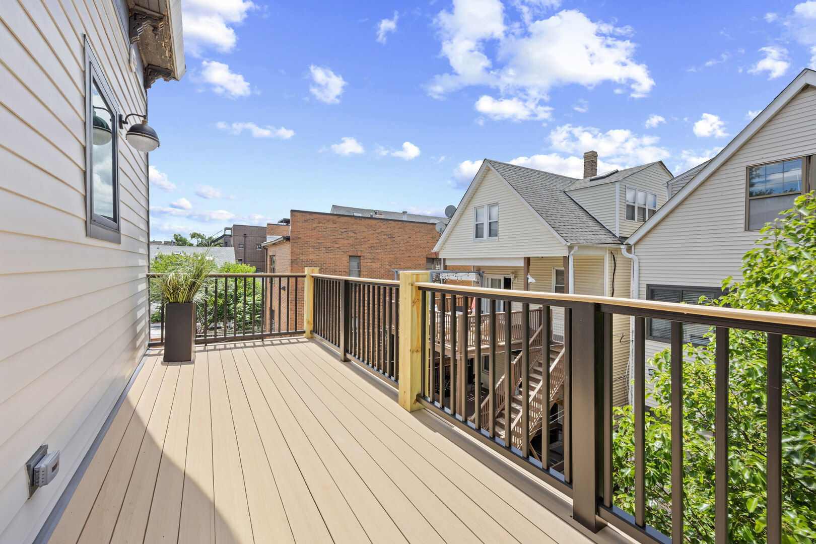 3339 N KENMORE Avenue Unit: CHHOUSE