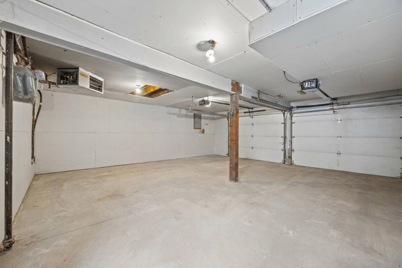 3339 N KENMORE Avenue Unit: CHHOUSE