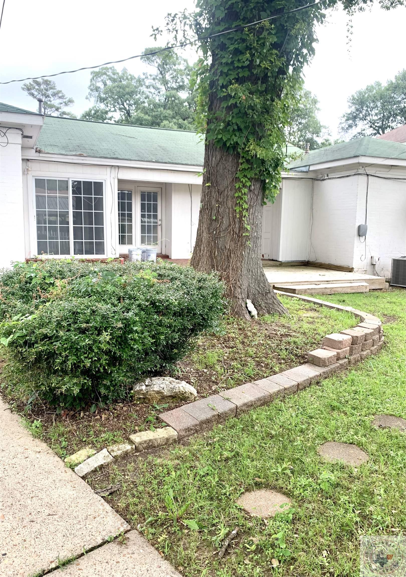 2021 Laurel St