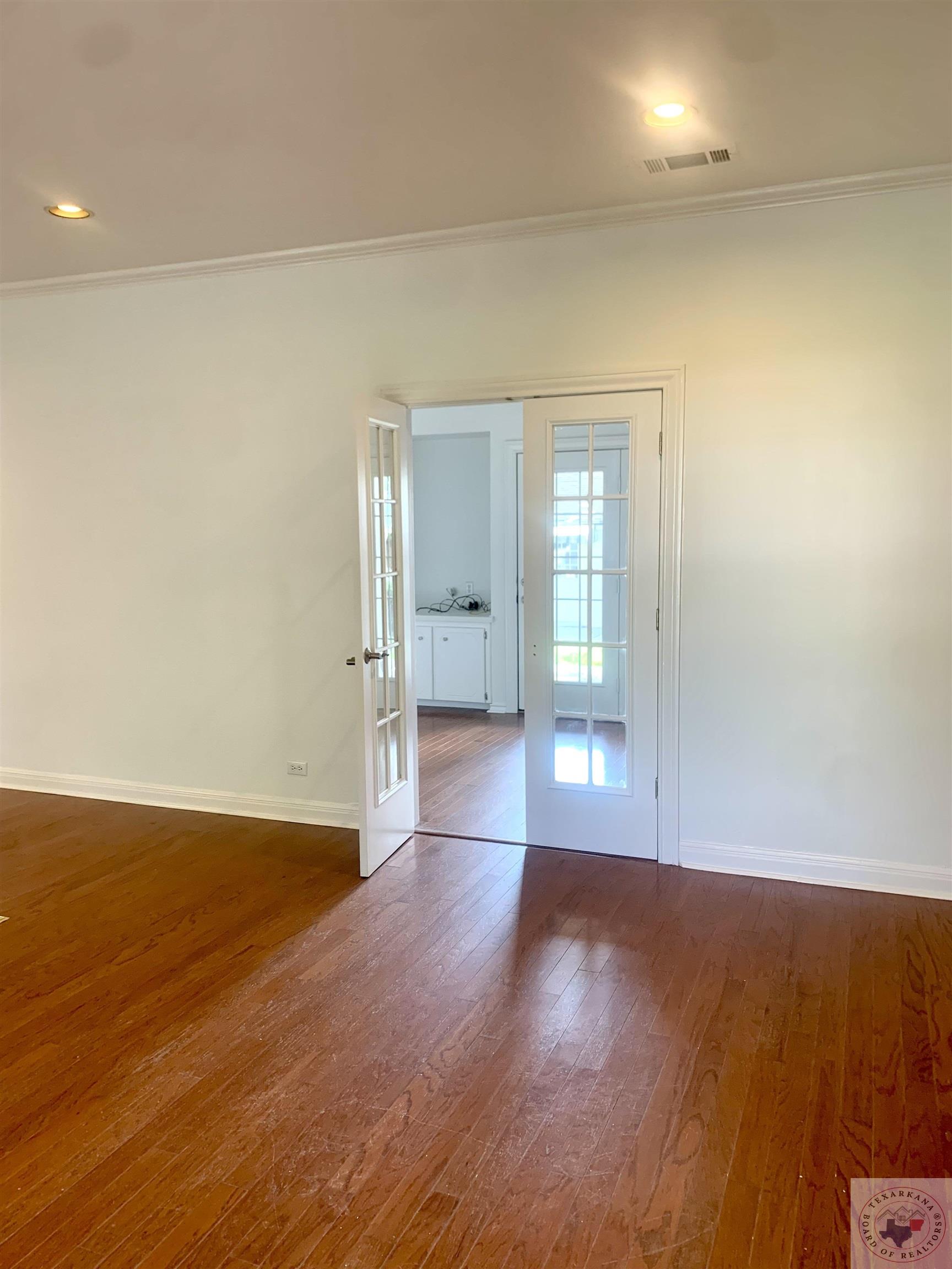 2021 Laurel St