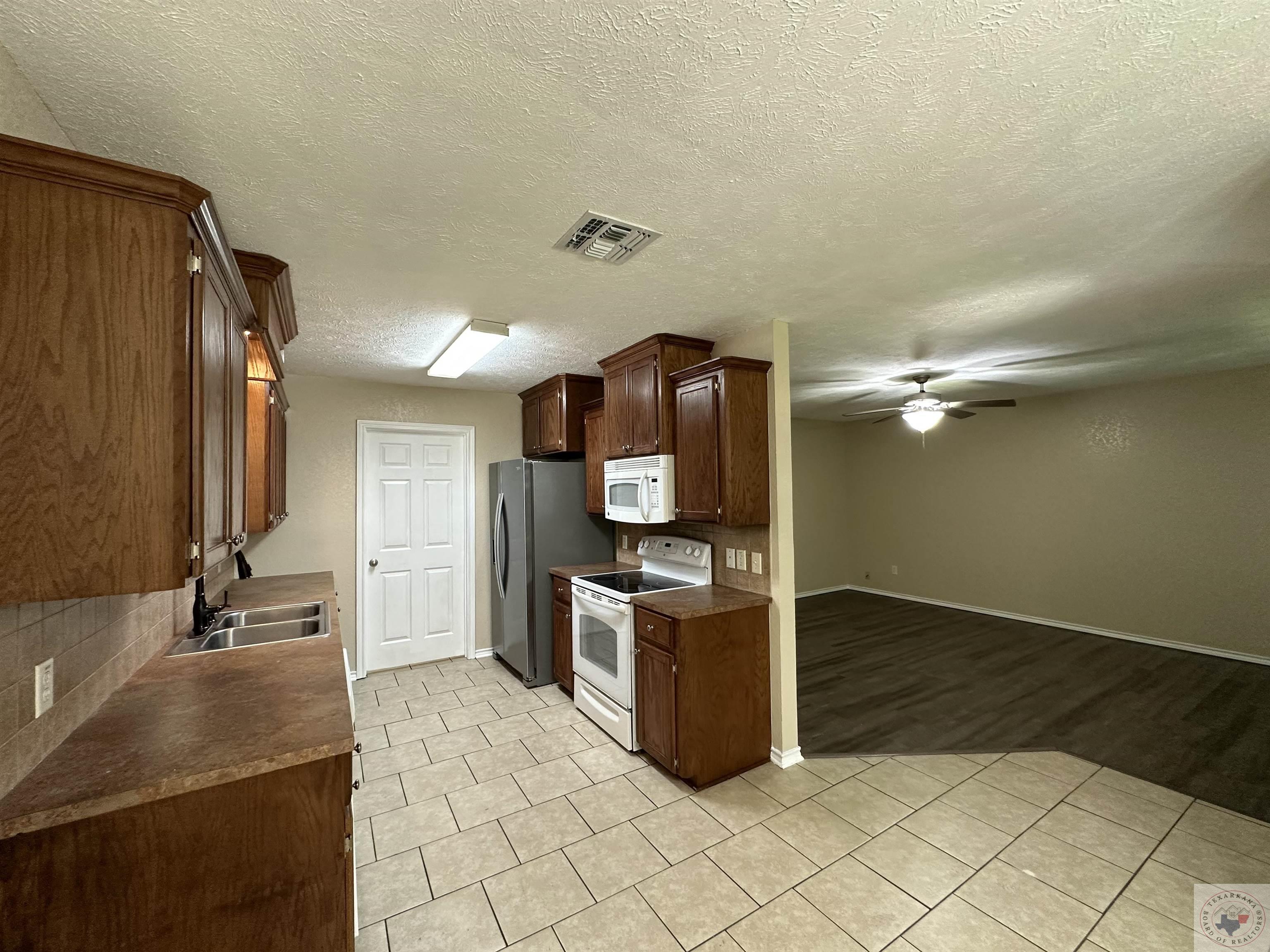 318 E 41st