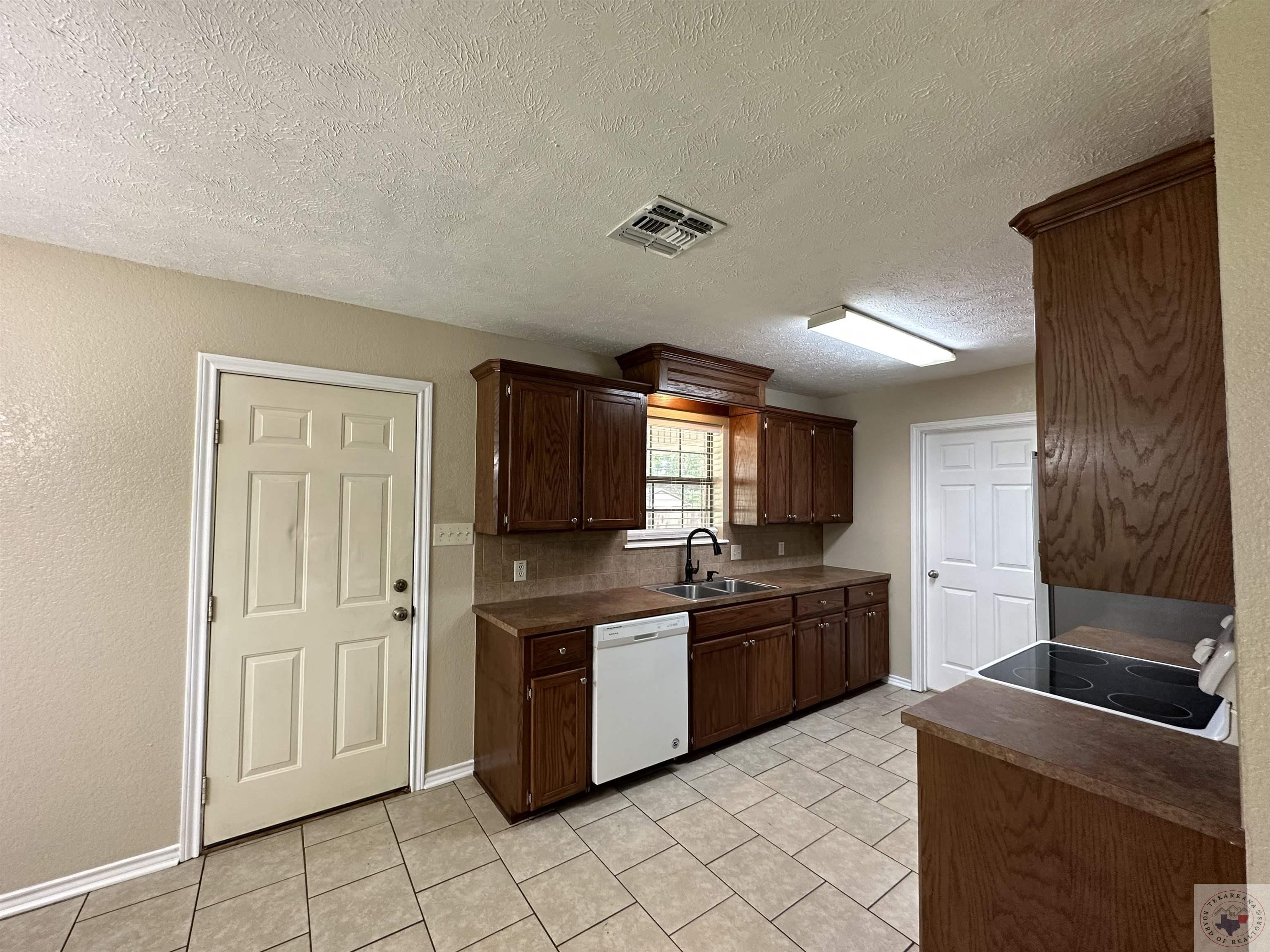 318 E 41st