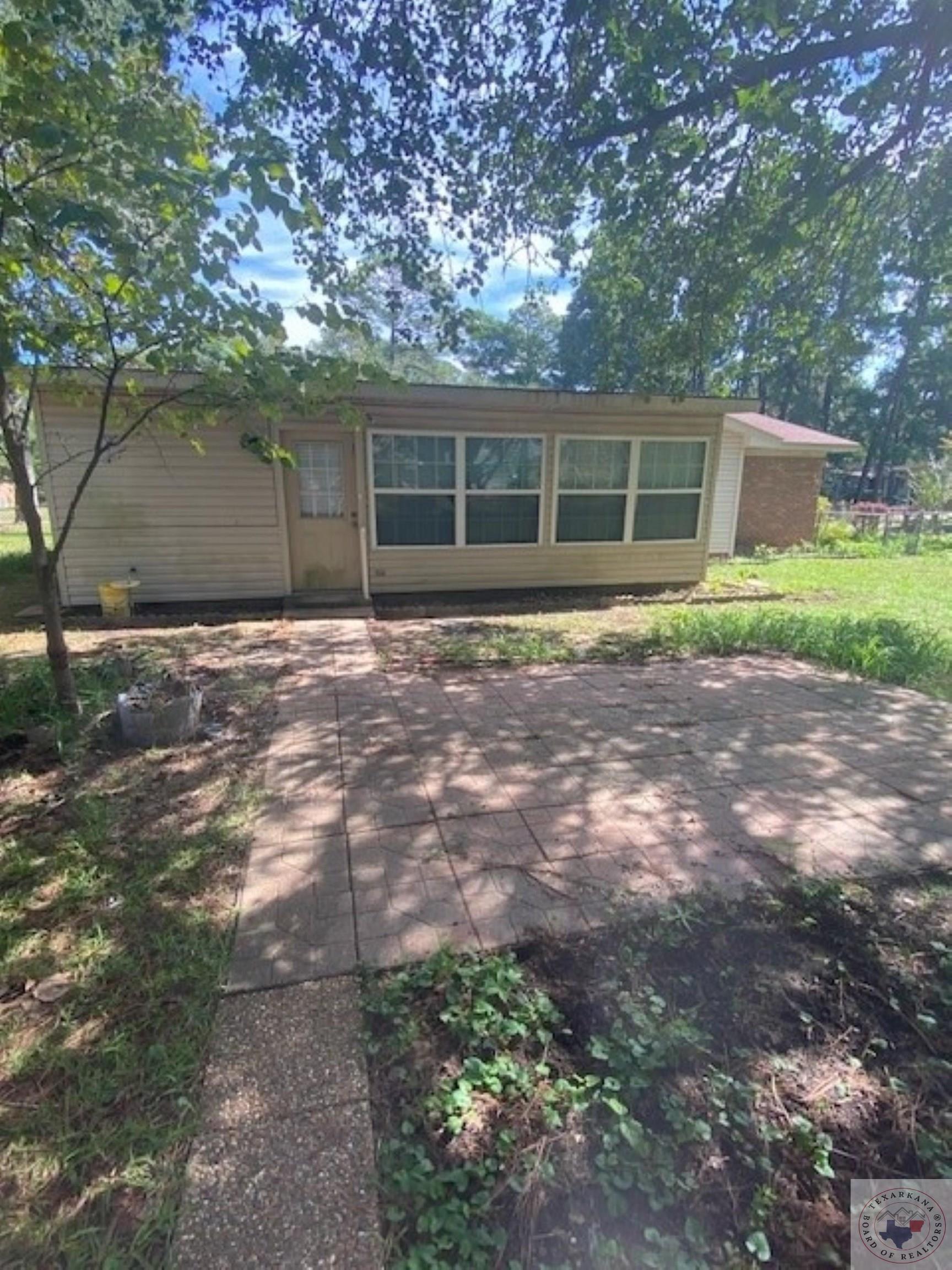 11 Holly Ln