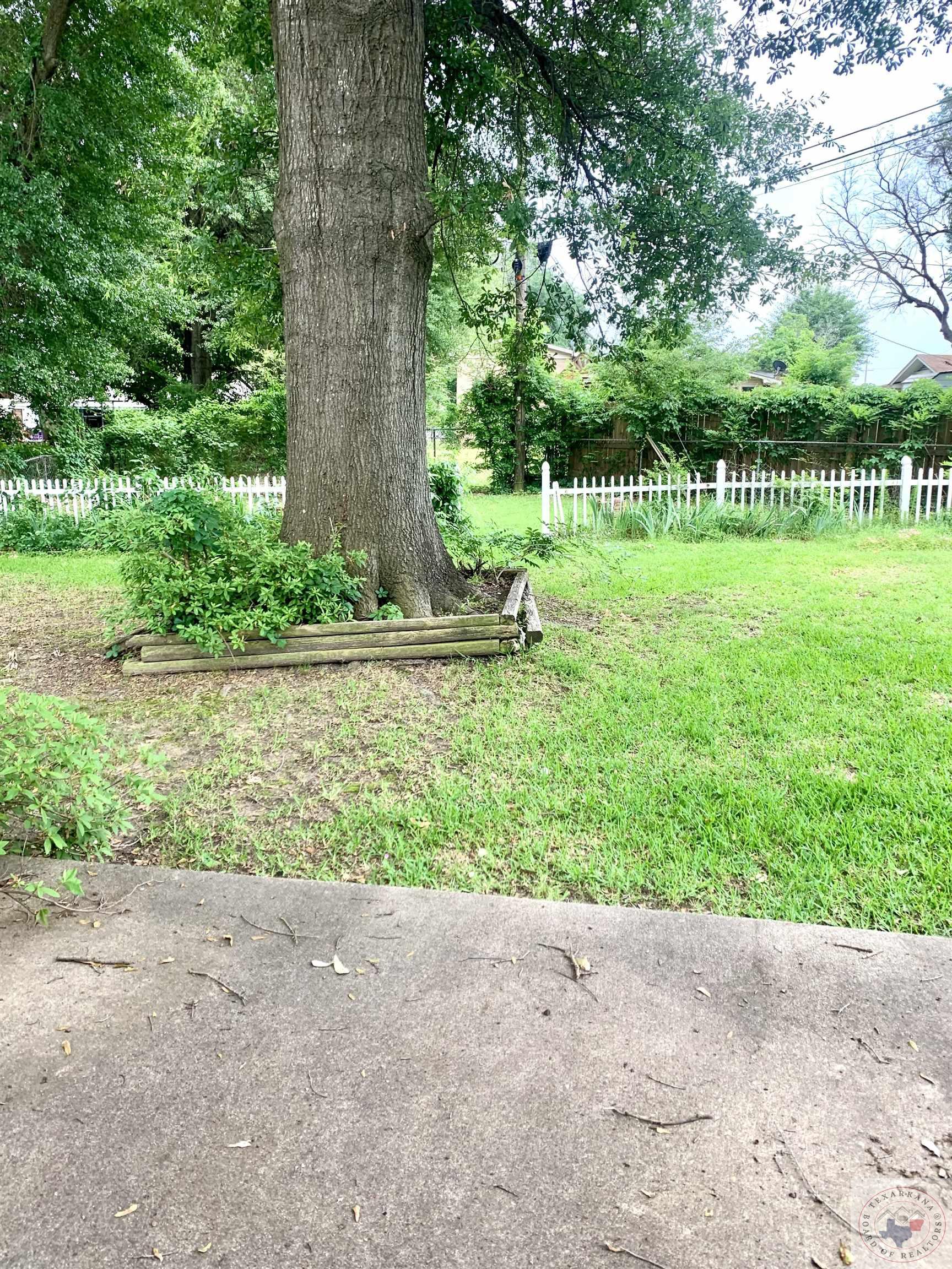 921 Mimosa Dr