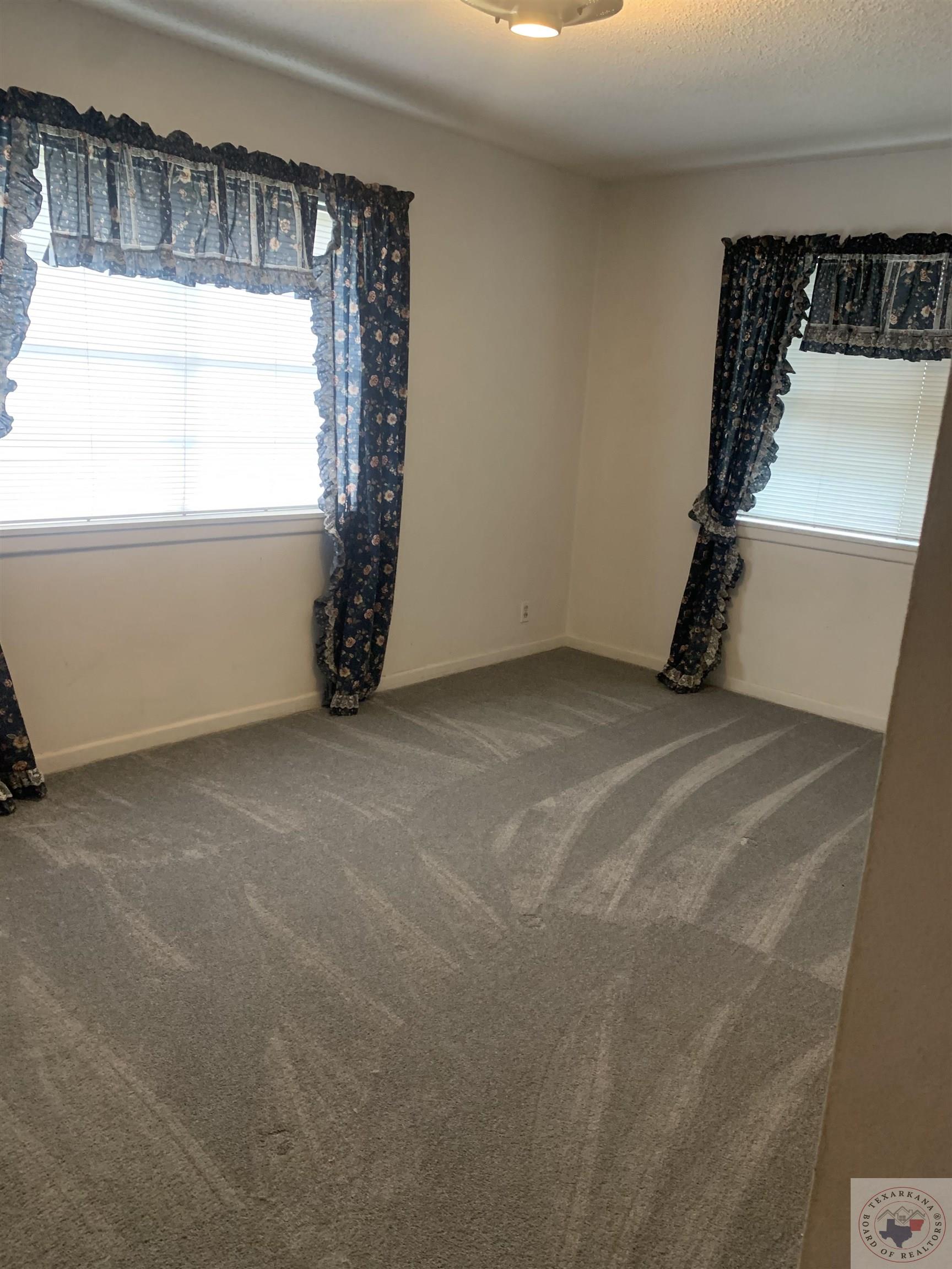 921 Mimosa Dr