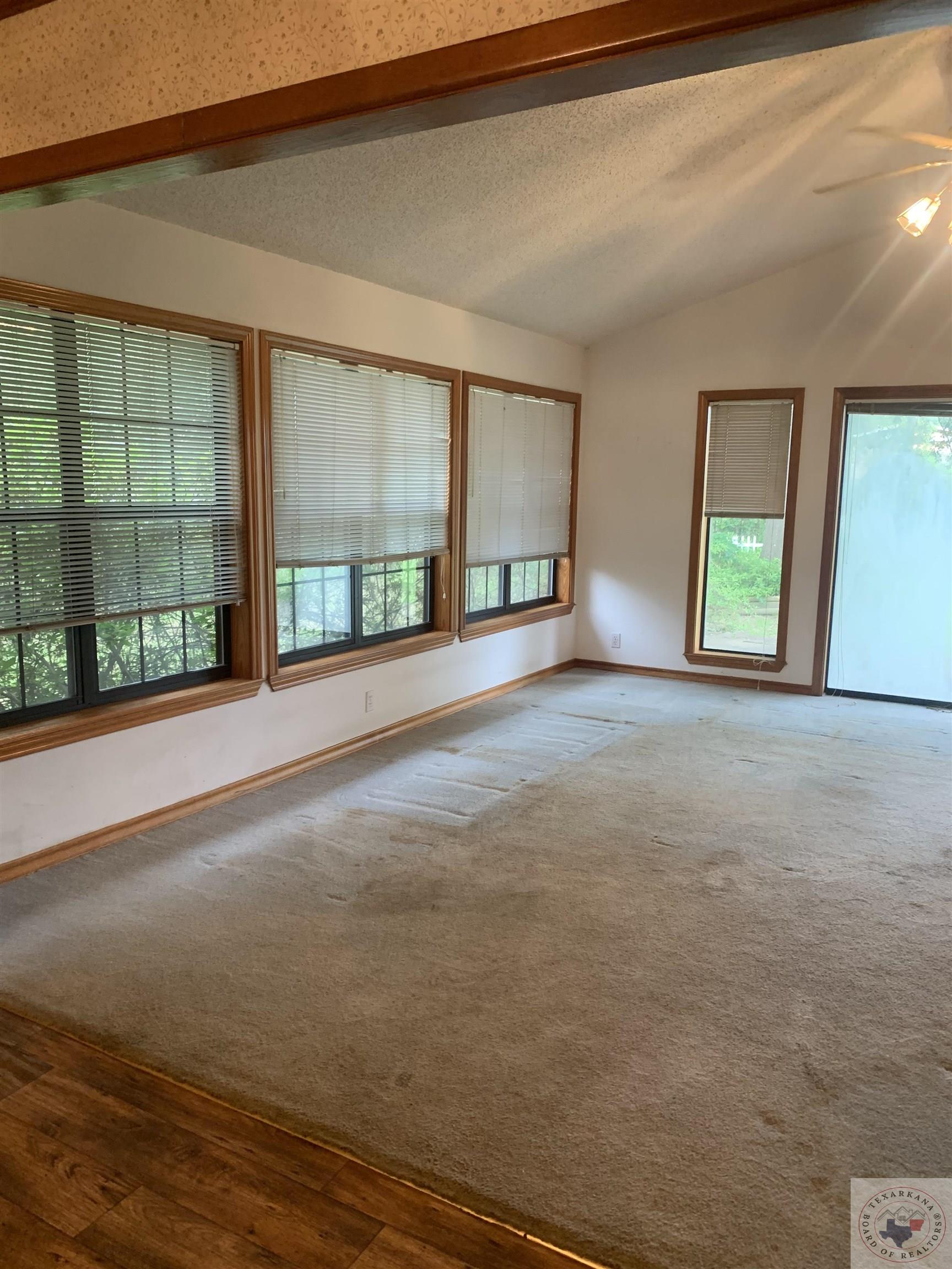 921 Mimosa Dr