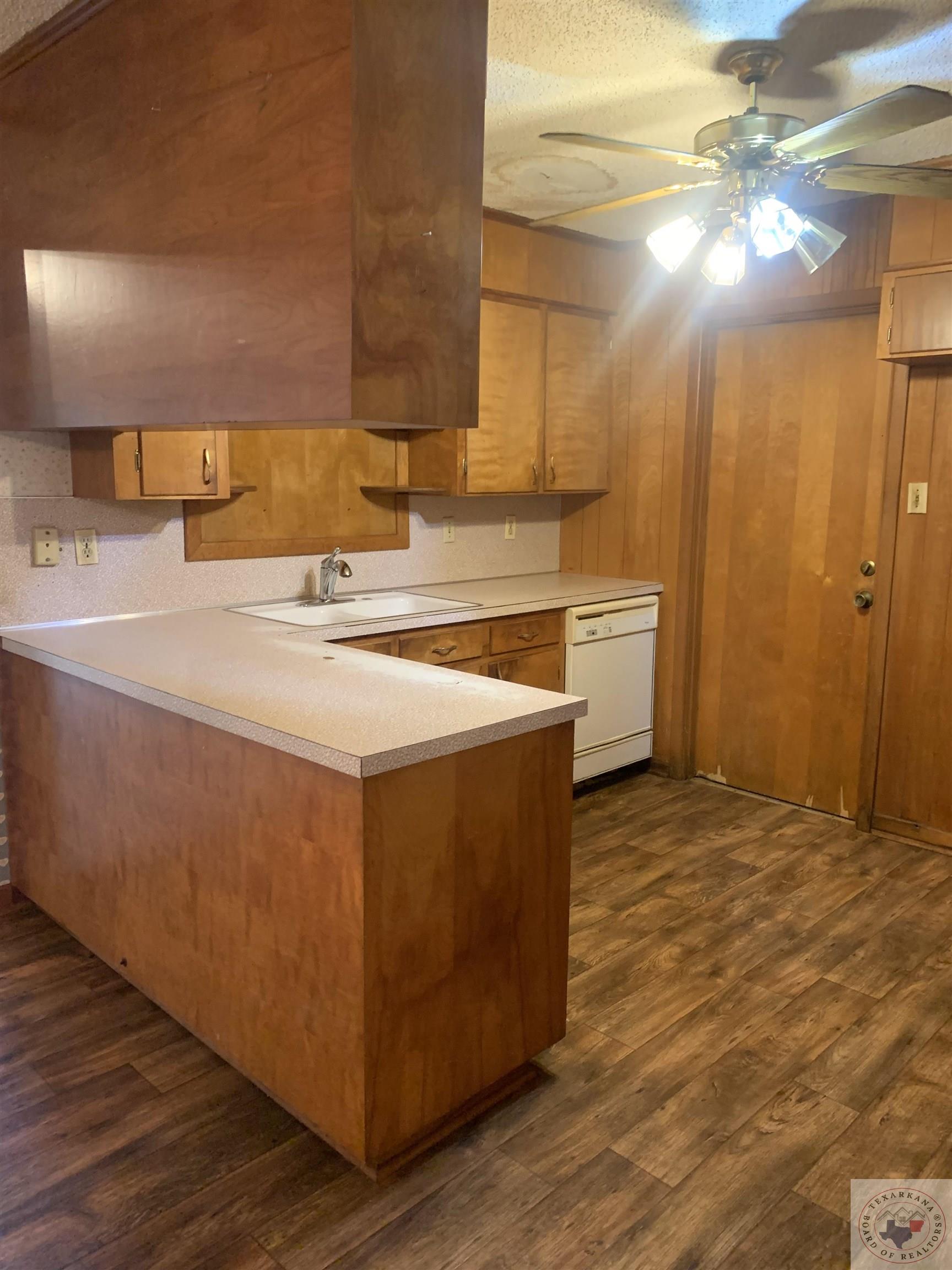 921 Mimosa Dr