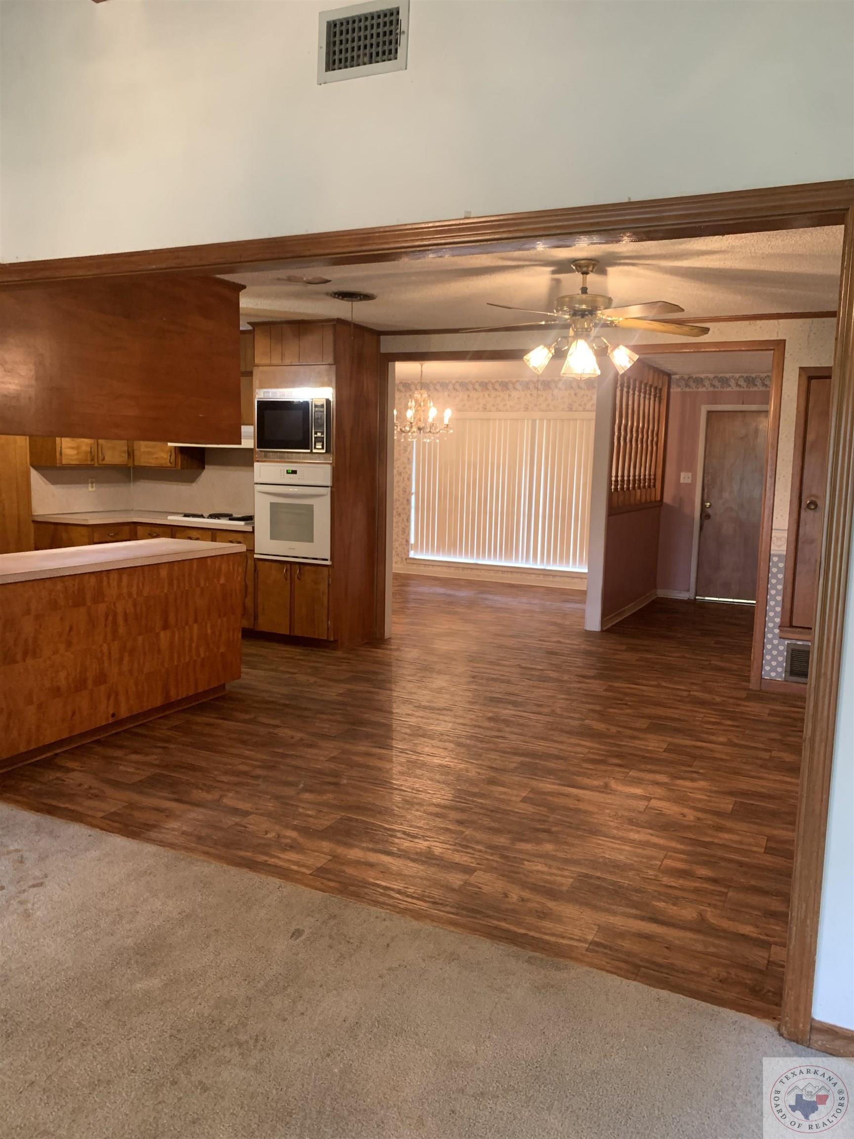 921 Mimosa Dr