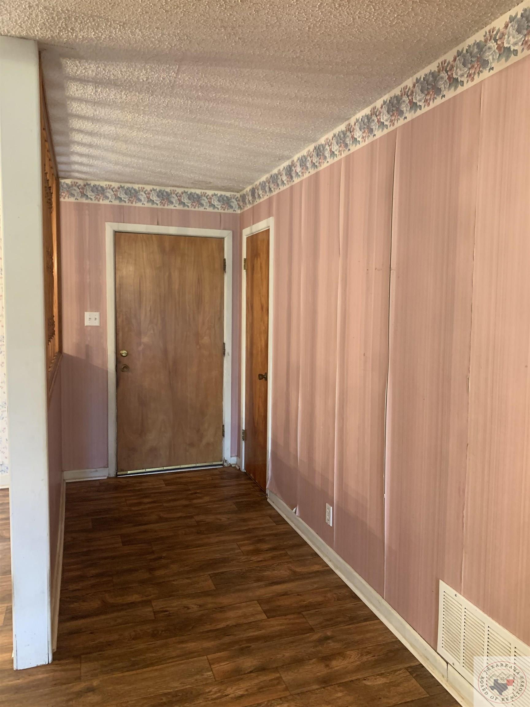 921 Mimosa Dr