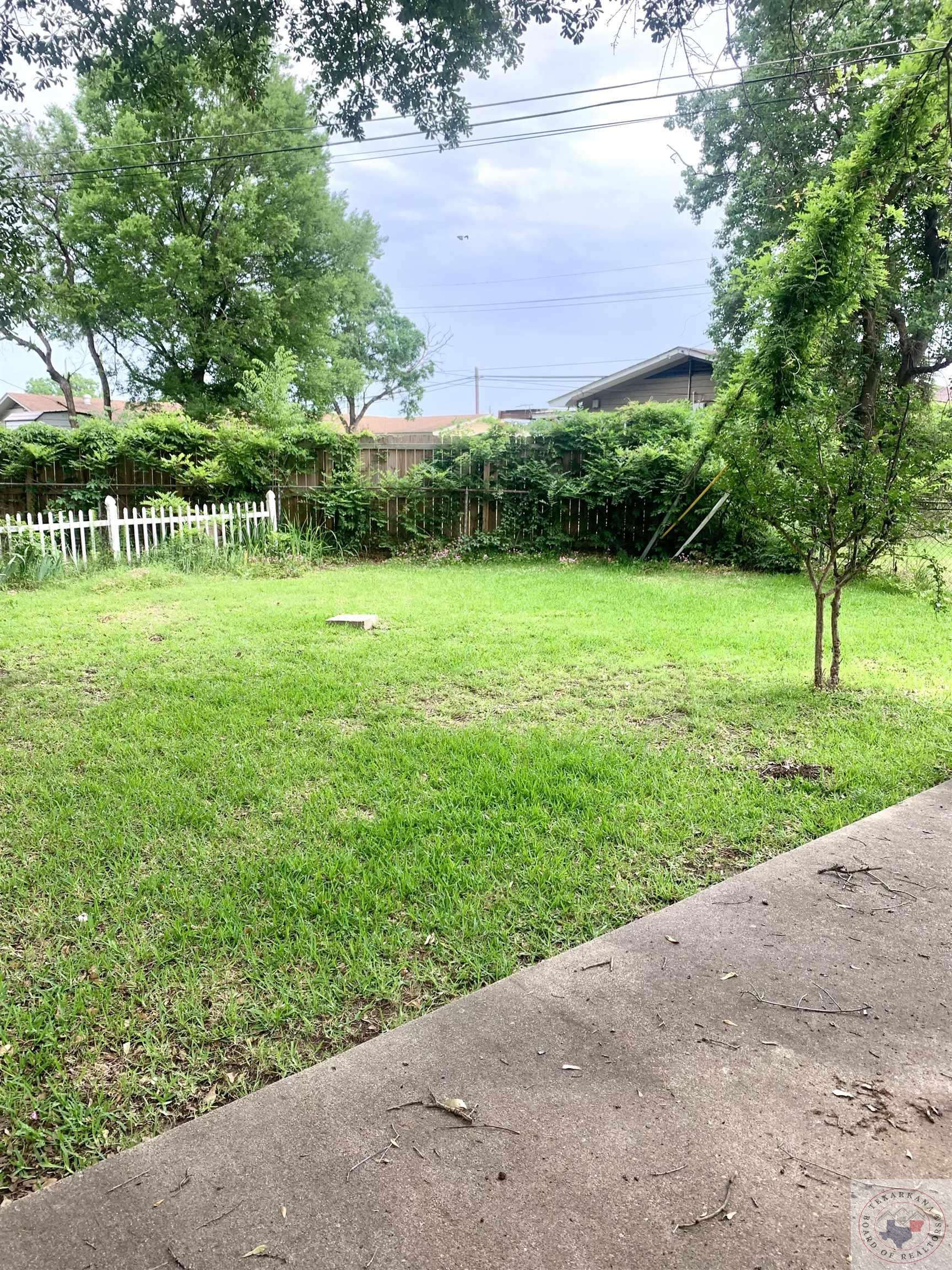 921 Mimosa Dr