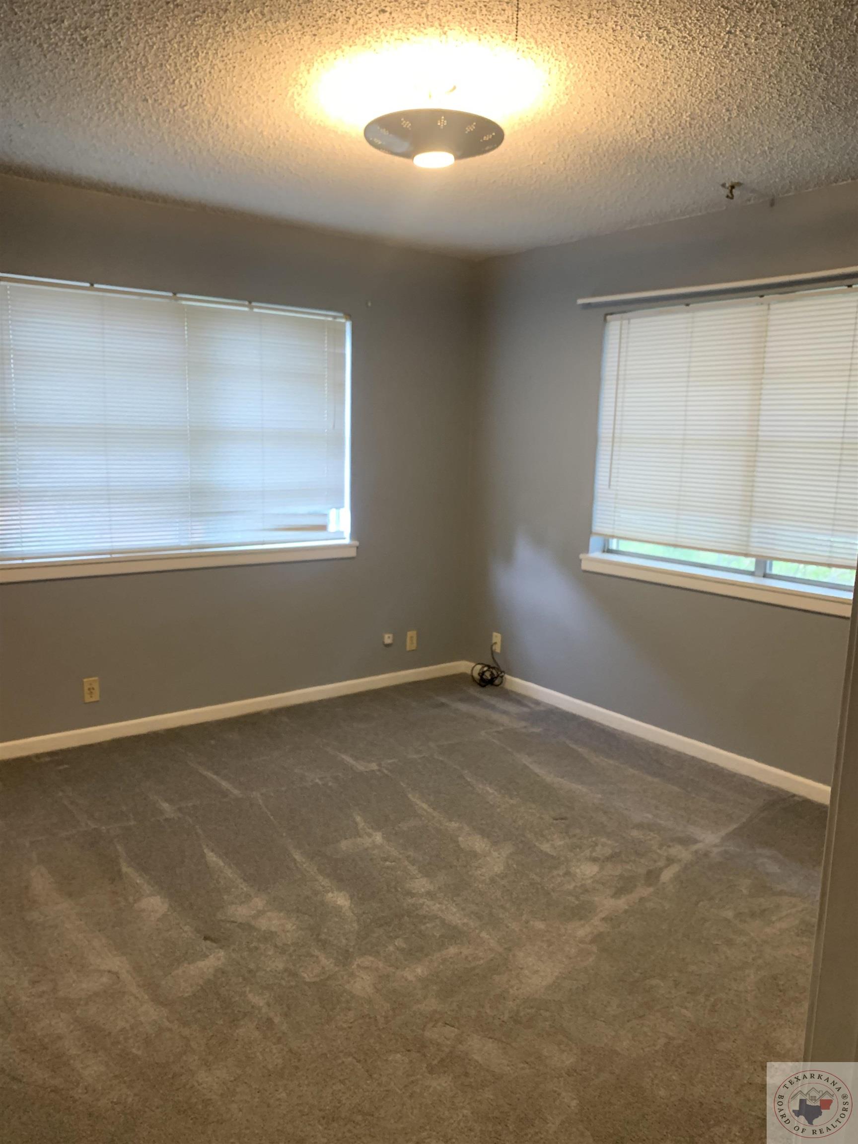 921 Mimosa Dr