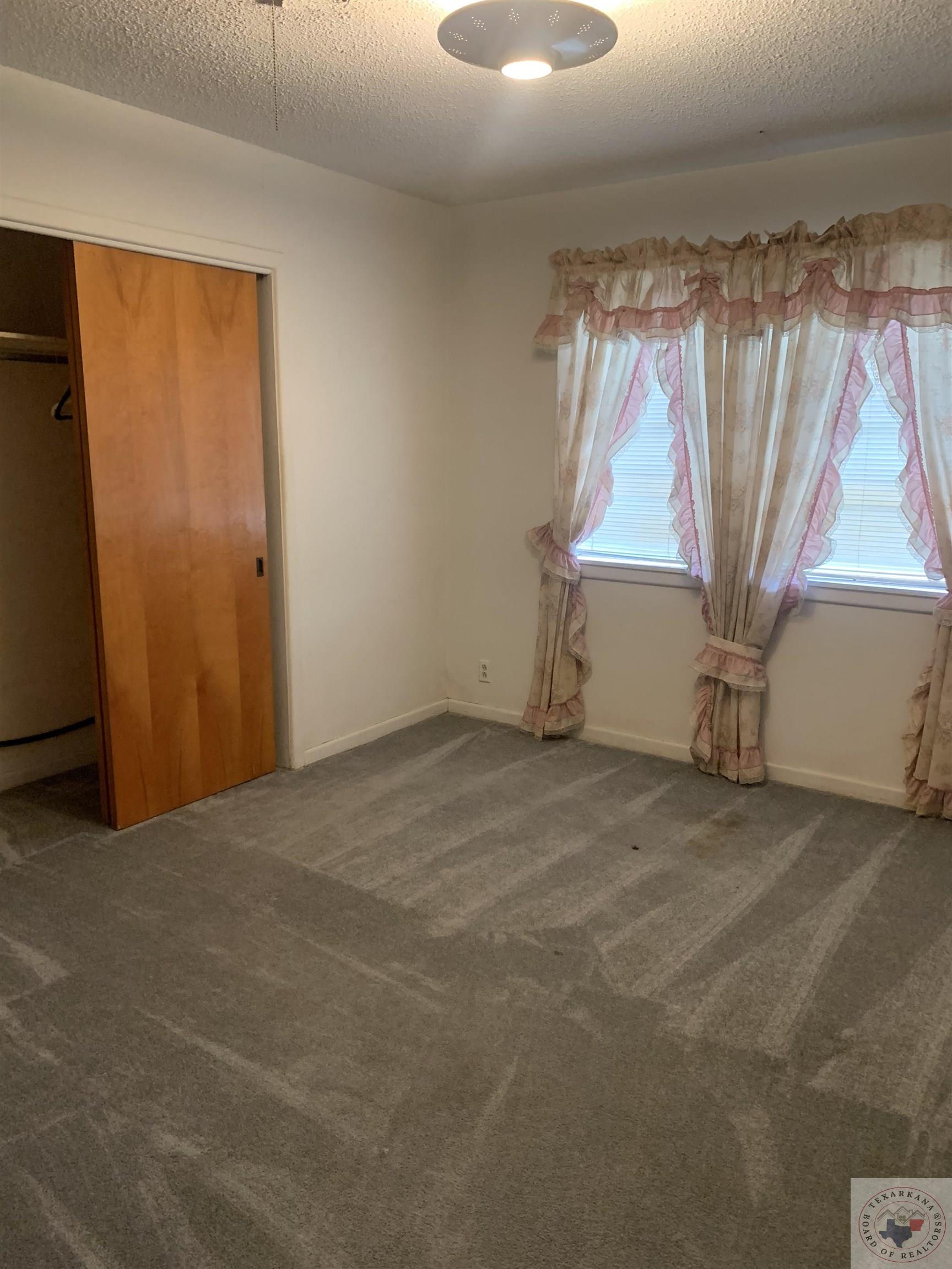 921 Mimosa Dr