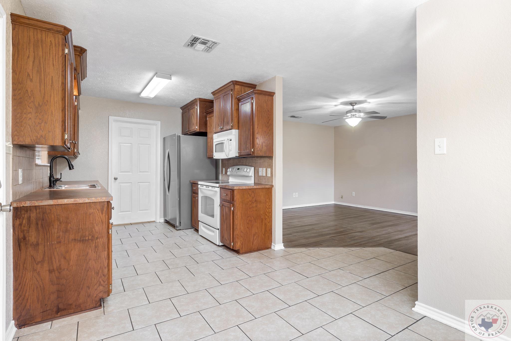 318 E 41st