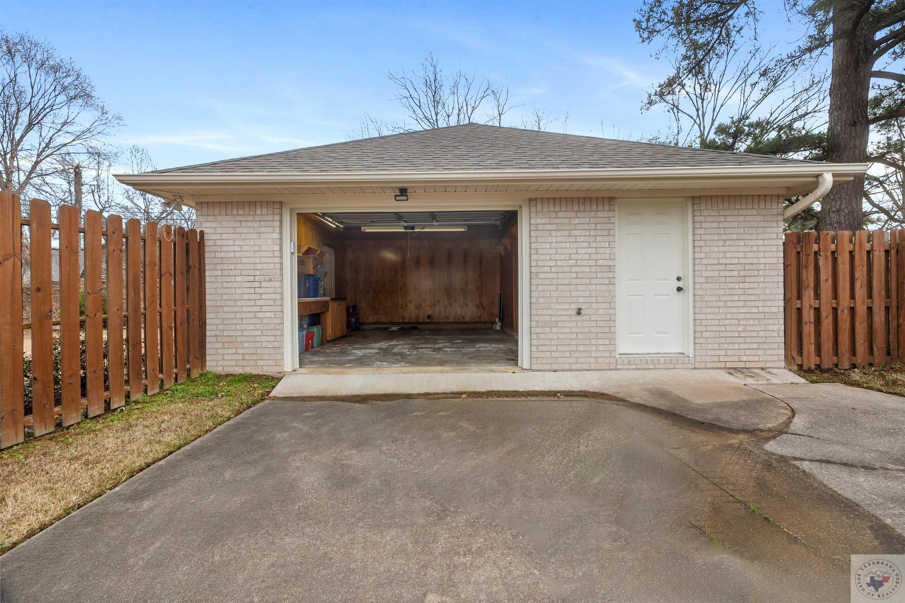 5608 Stoneridge Dr