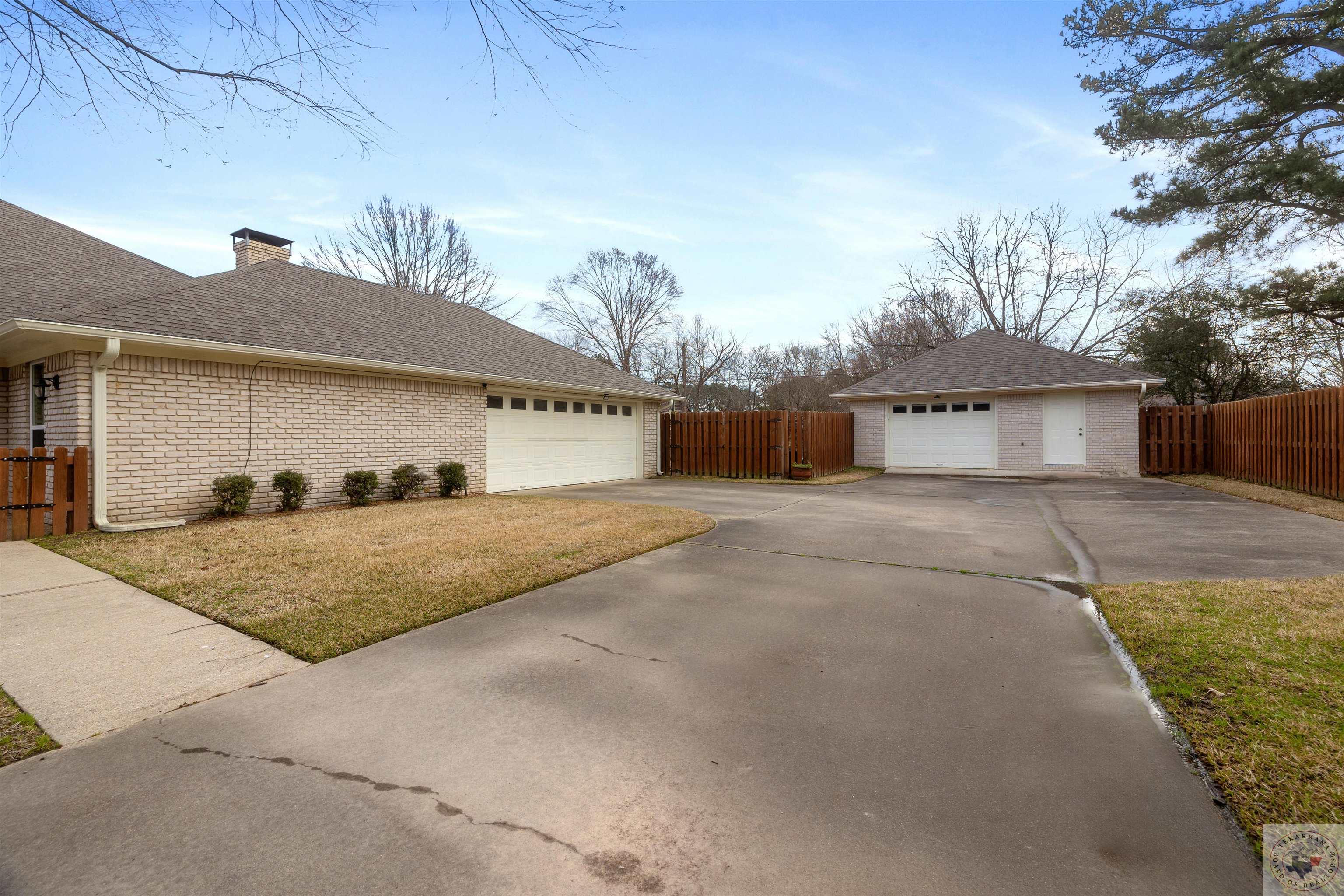 5608 Stoneridge Dr