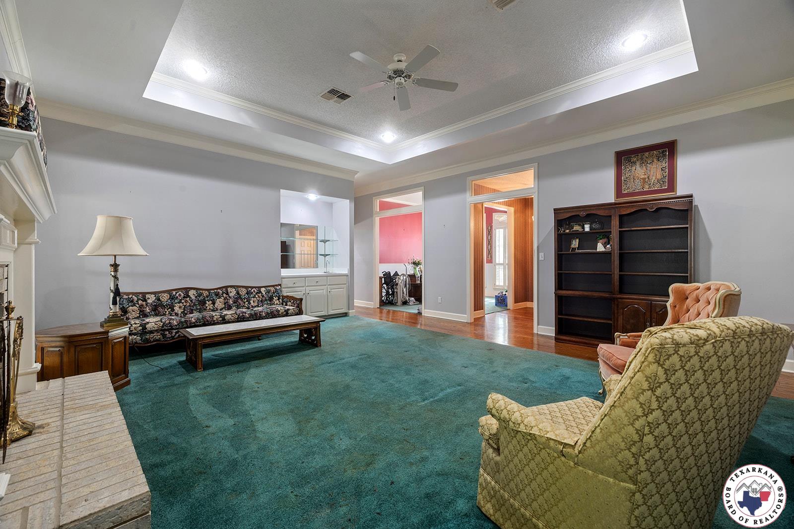 6102 Deerfield Dr