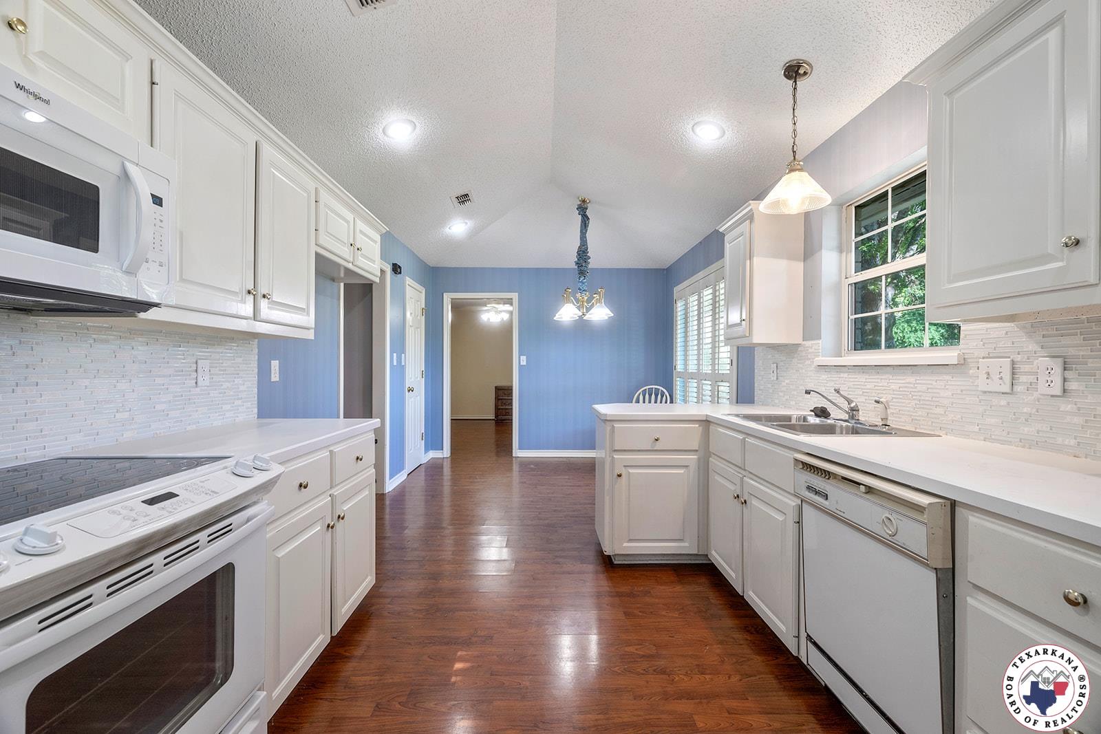 6102 Deerfield Dr