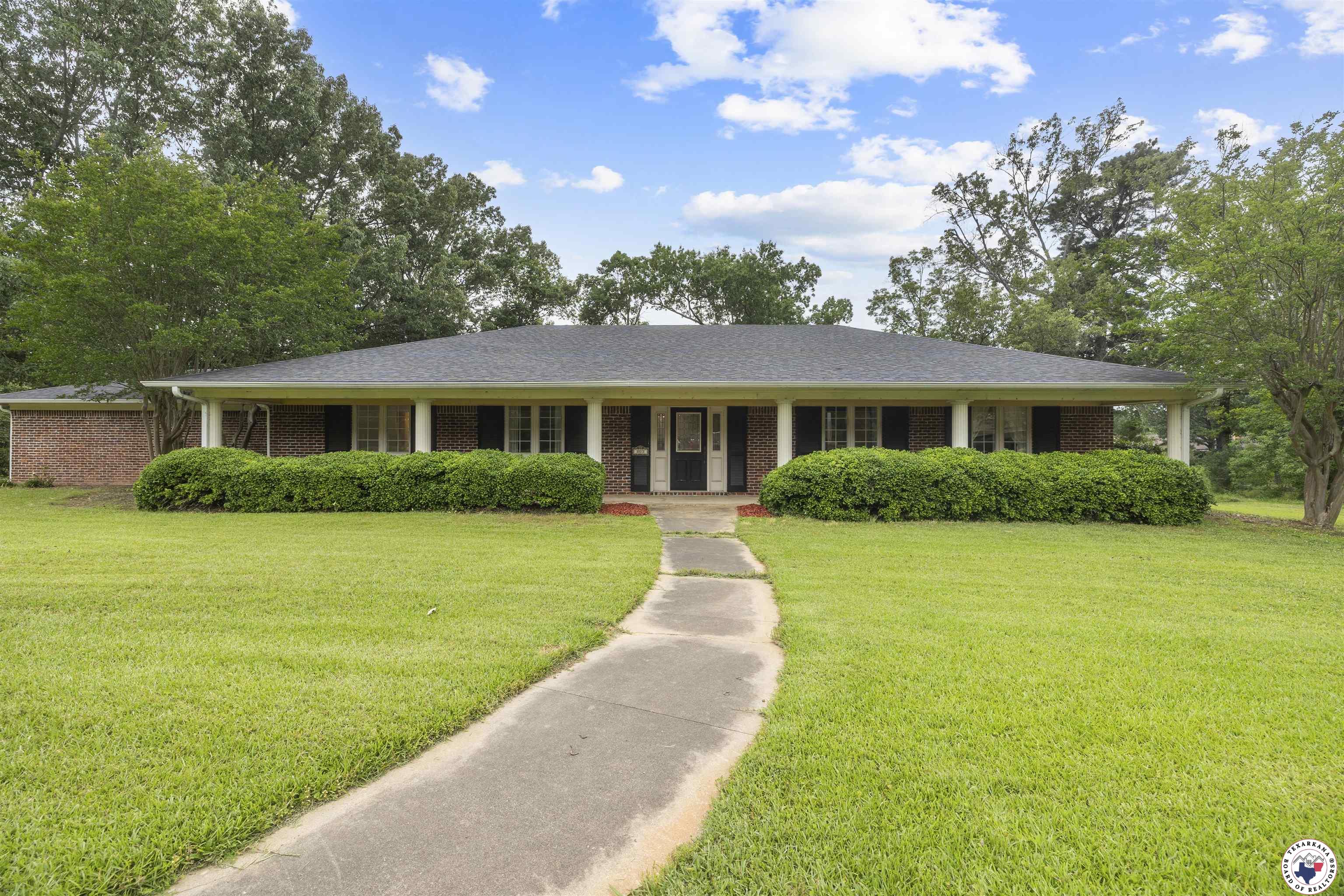 803 Lakeridge Pl