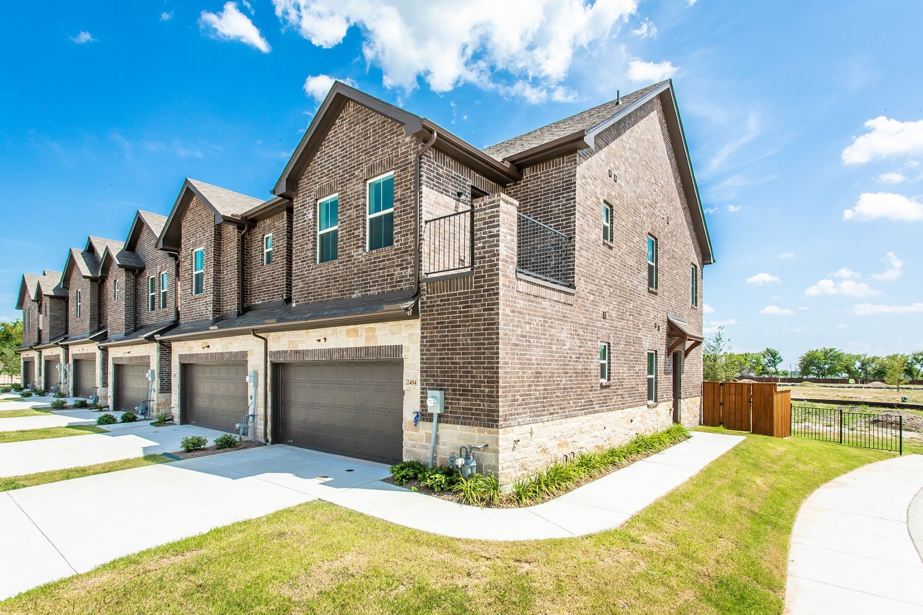 4825 Oak Creek Drive