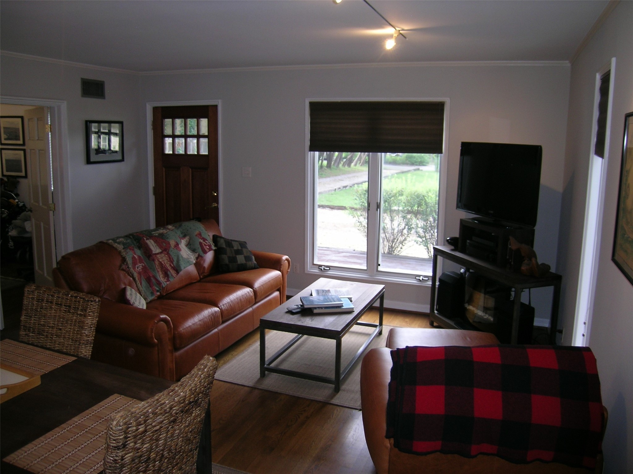 6157 PROSPECT Avenue