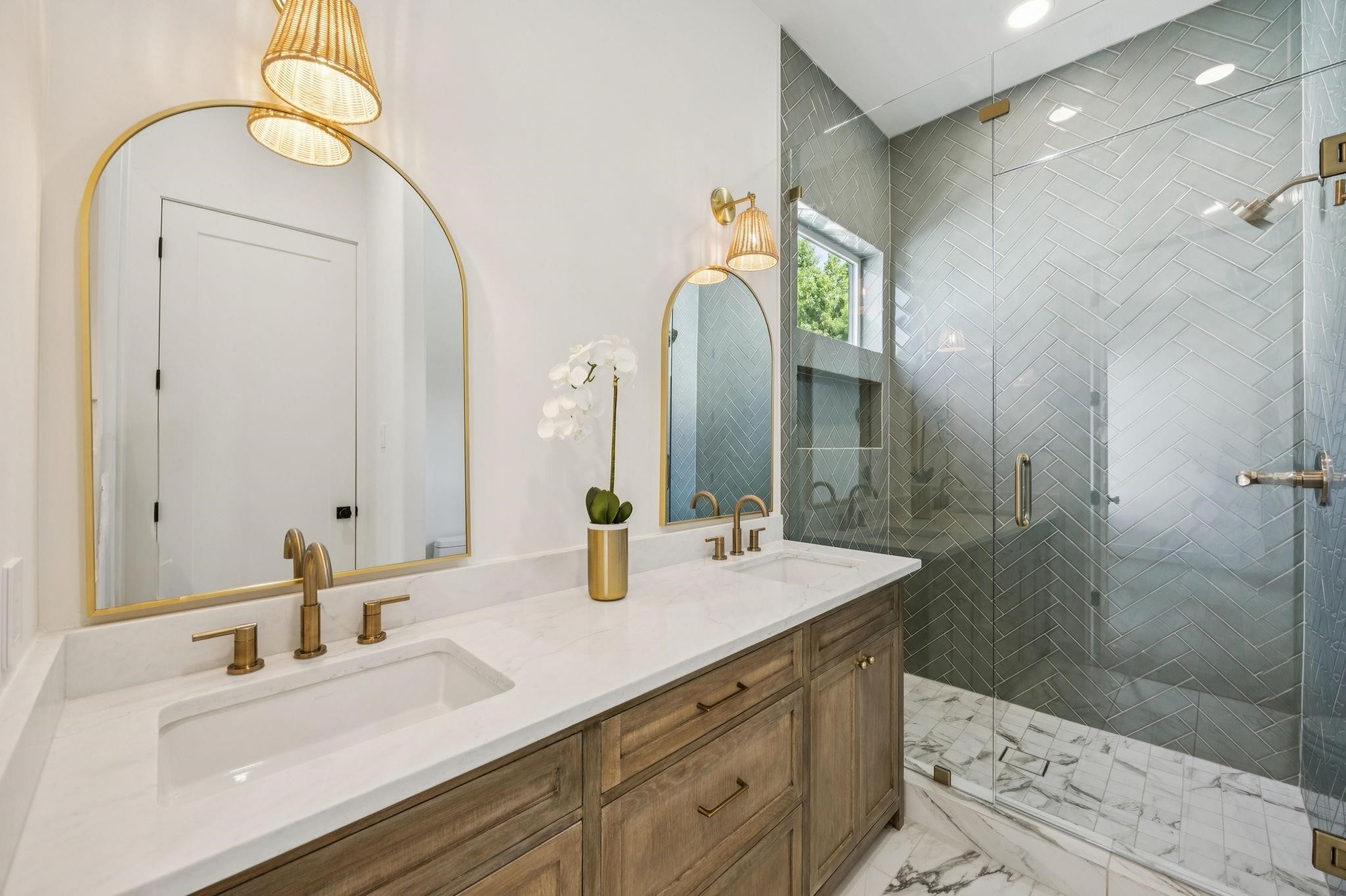 6244 Richmond Avenue