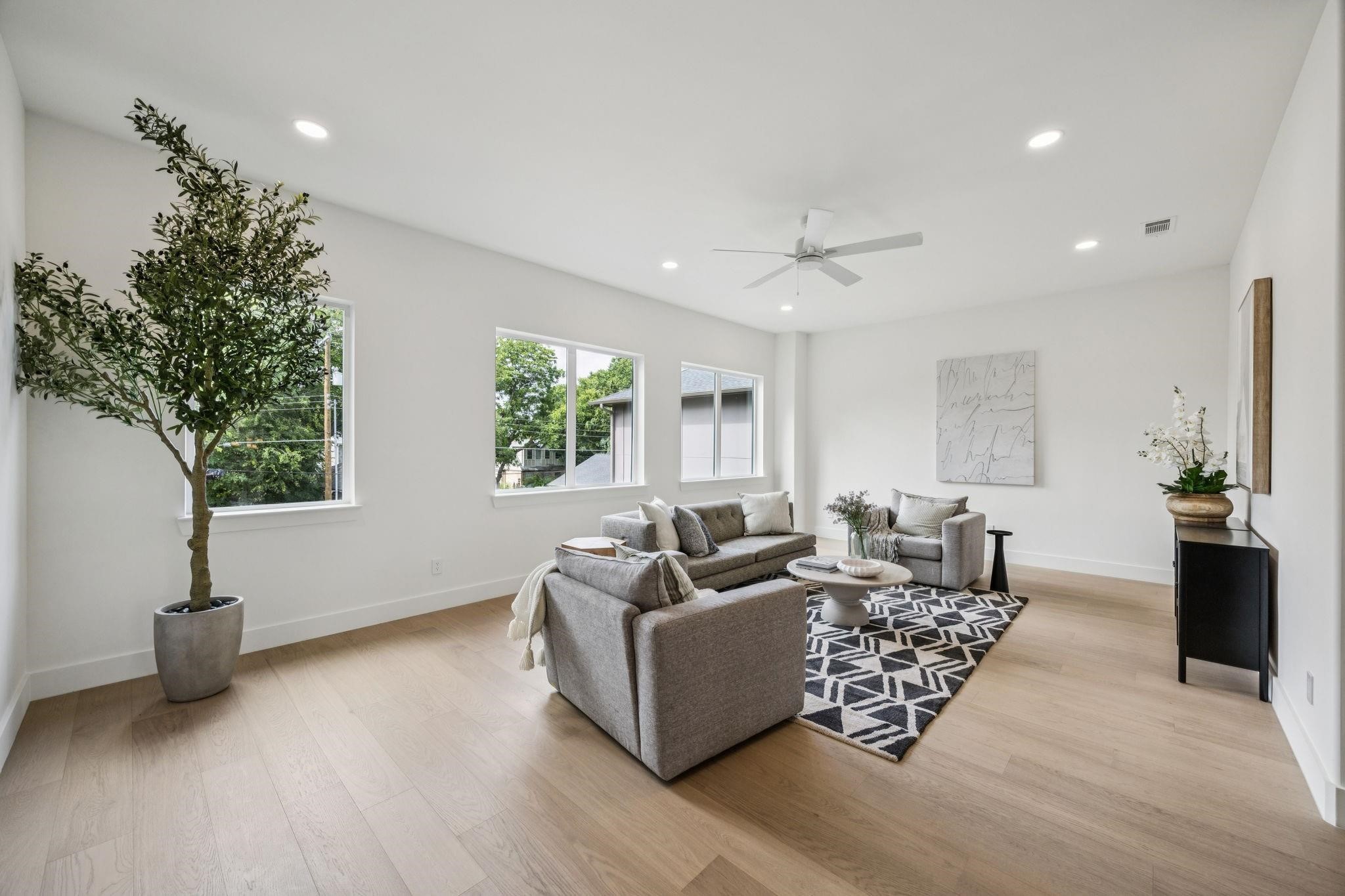 6244 Richmond Avenue