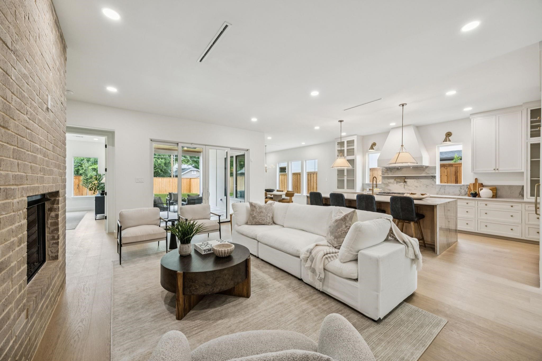 6244 Richmond Avenue