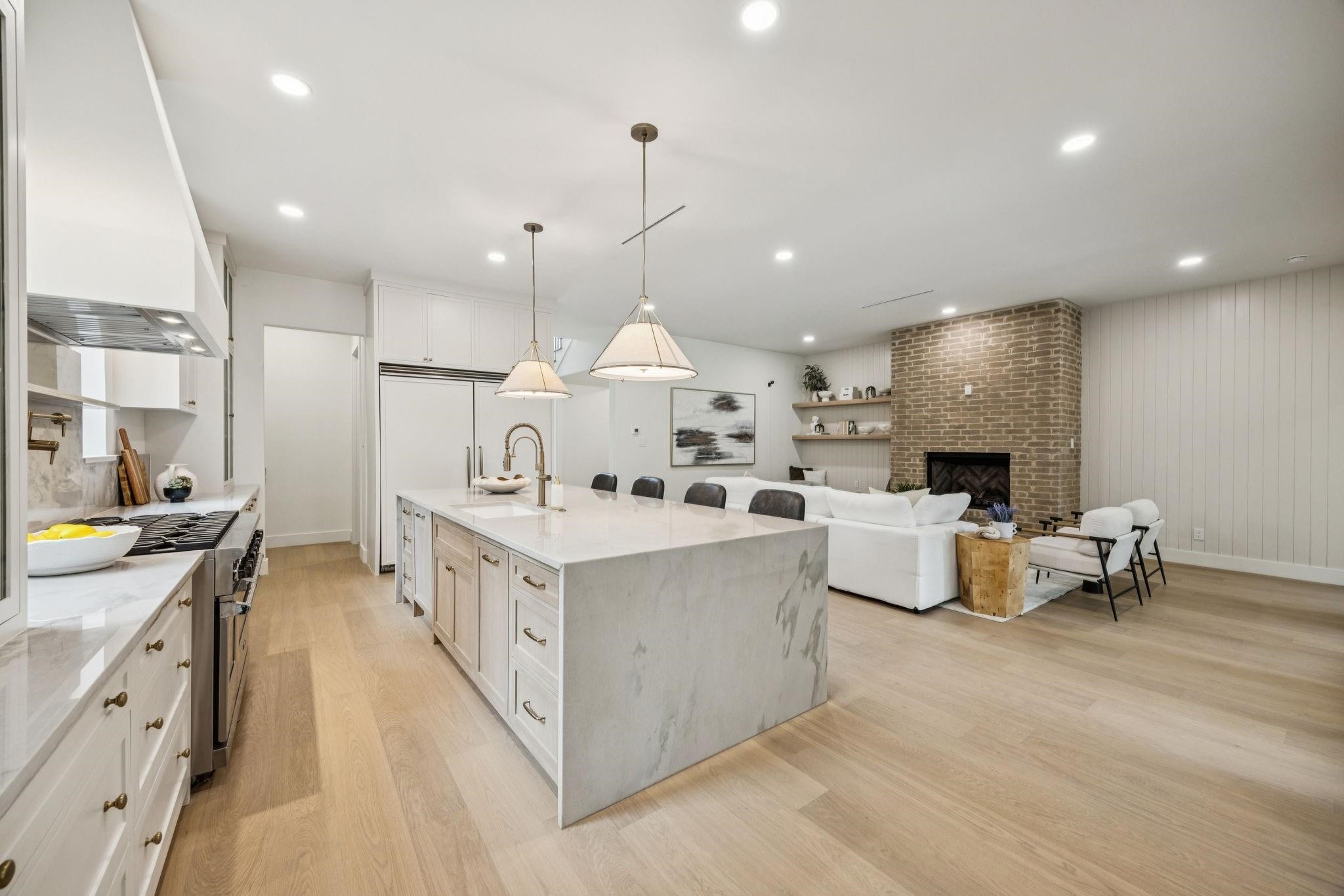 6244 Richmond Avenue