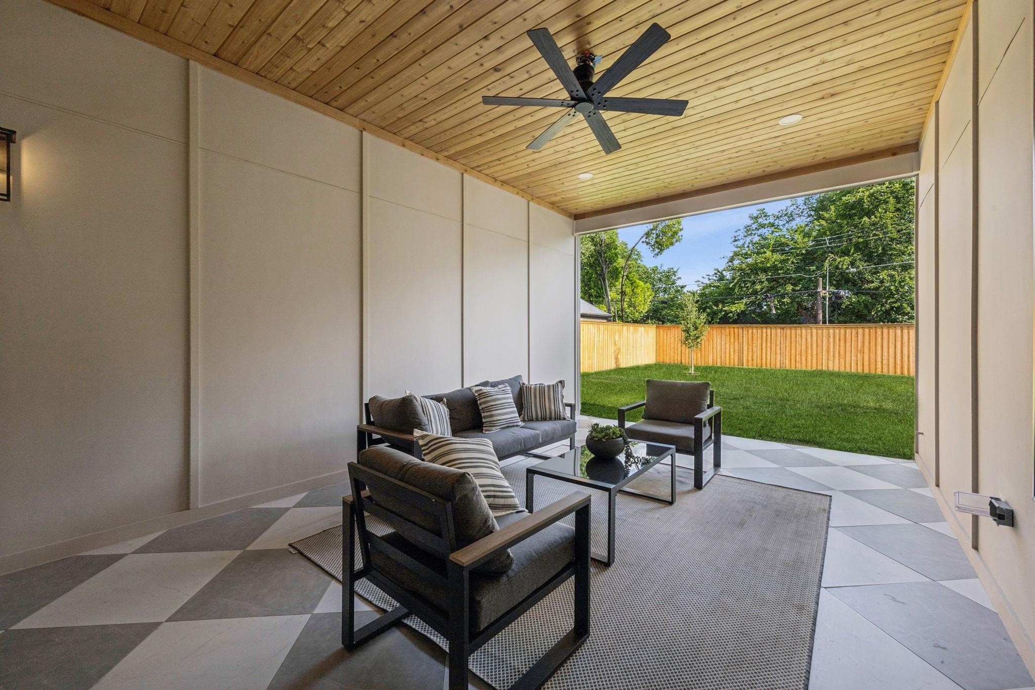 6244 Richmond Avenue