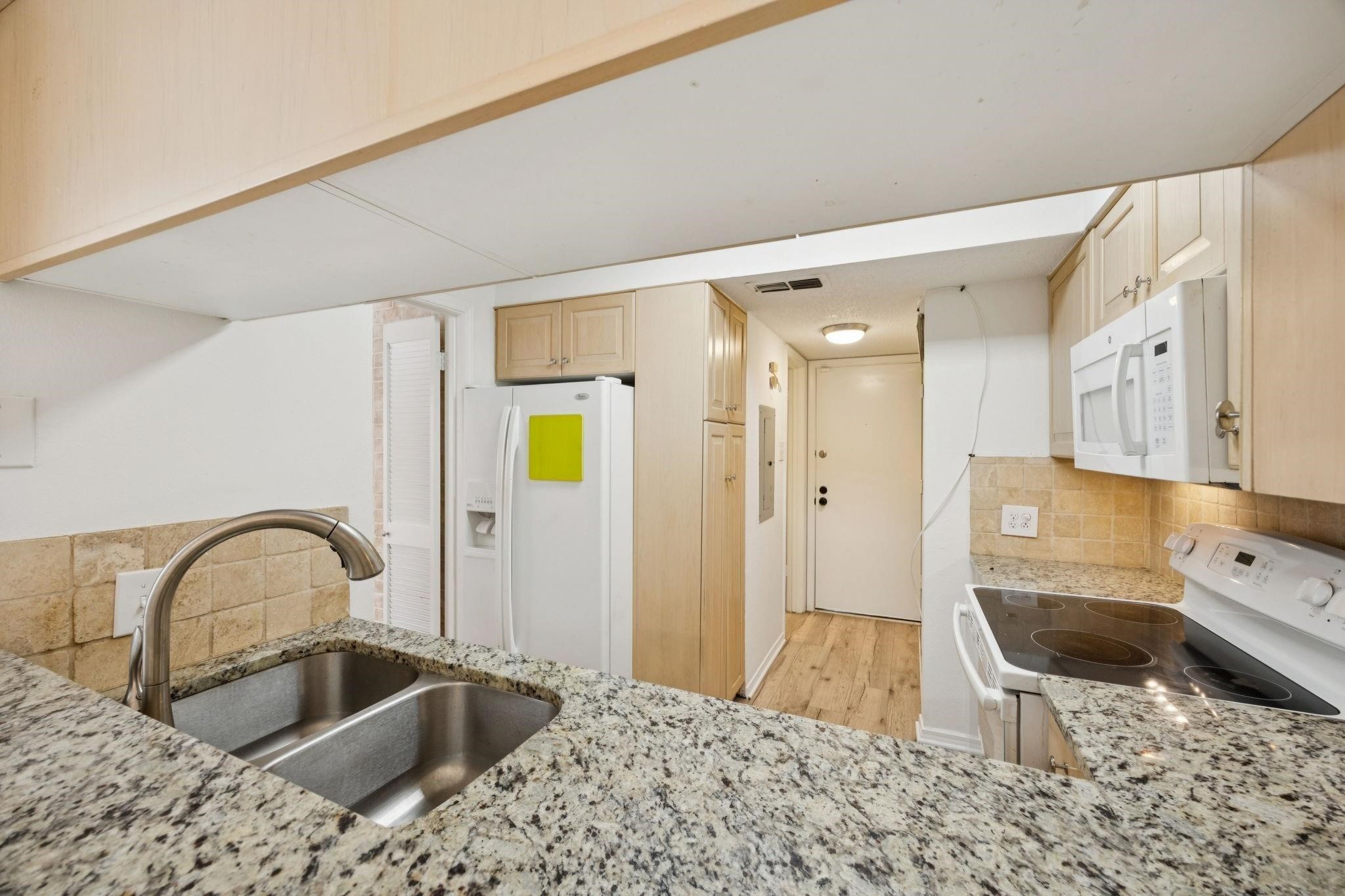 18240 Midway Road 904