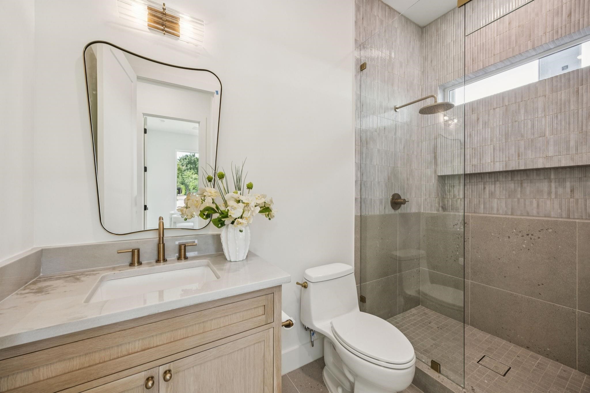 6244 Richmond Avenue