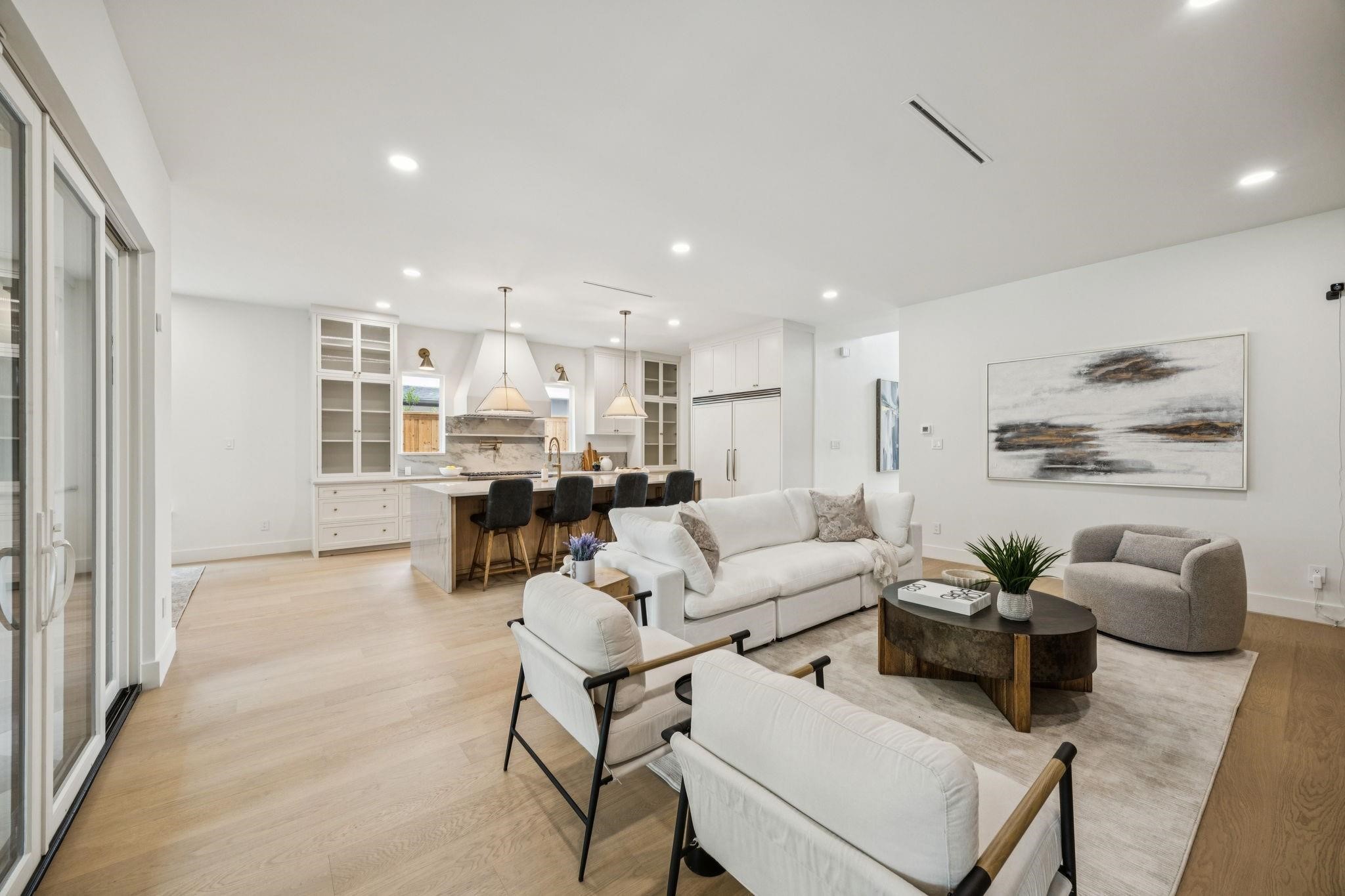 6244 Richmond Avenue