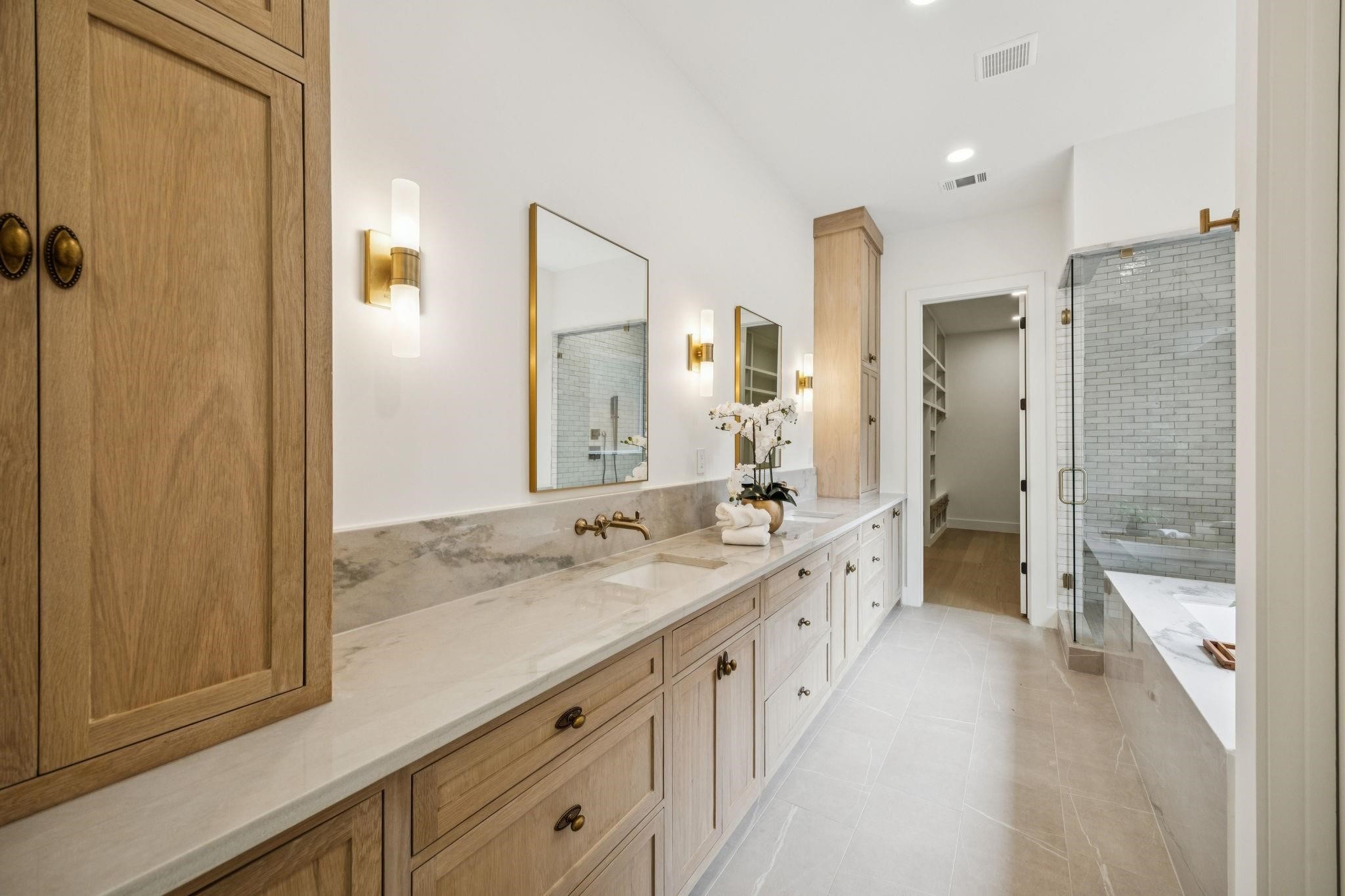 6244 Richmond Avenue