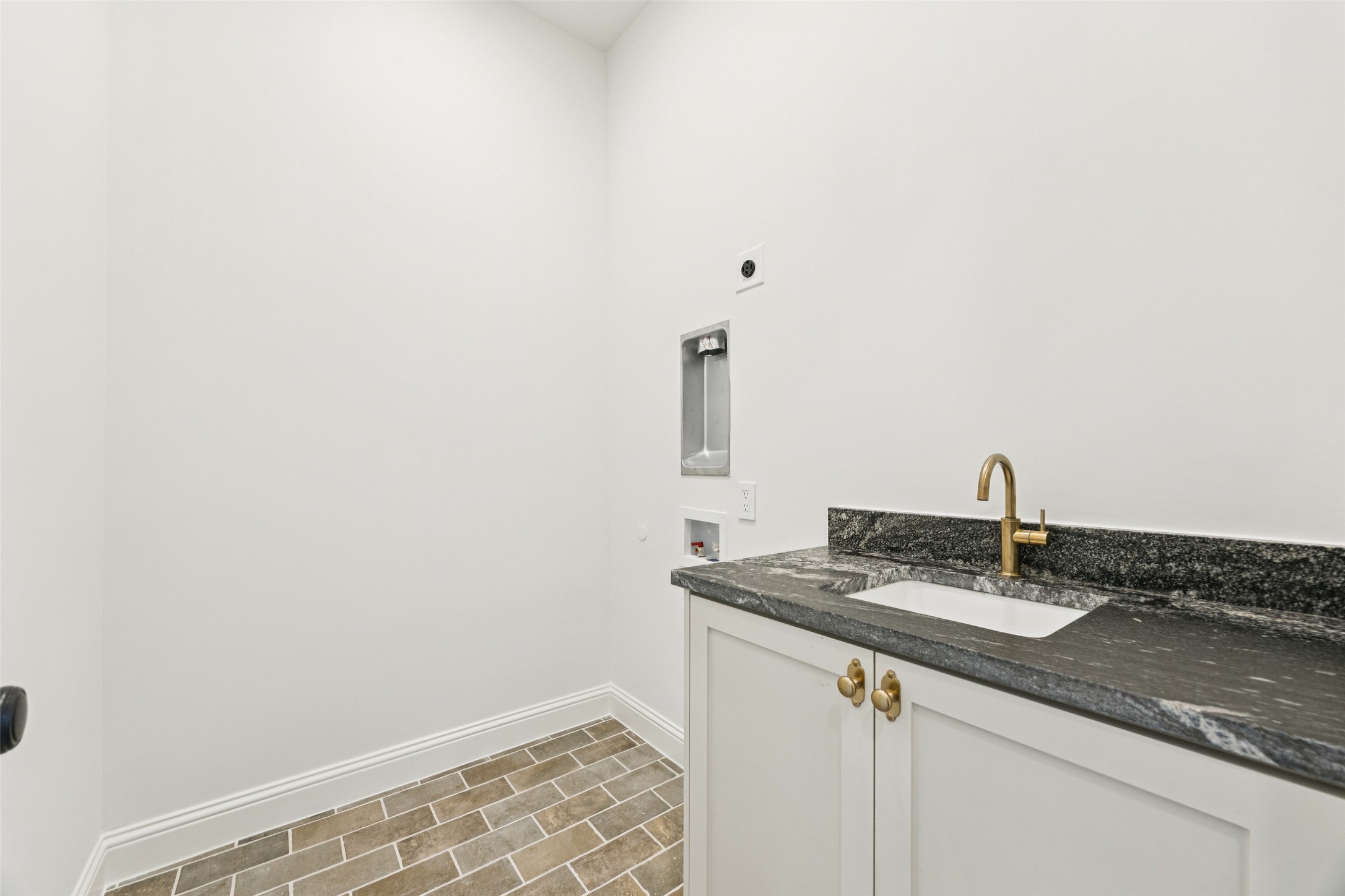 6860 Southridge Drive