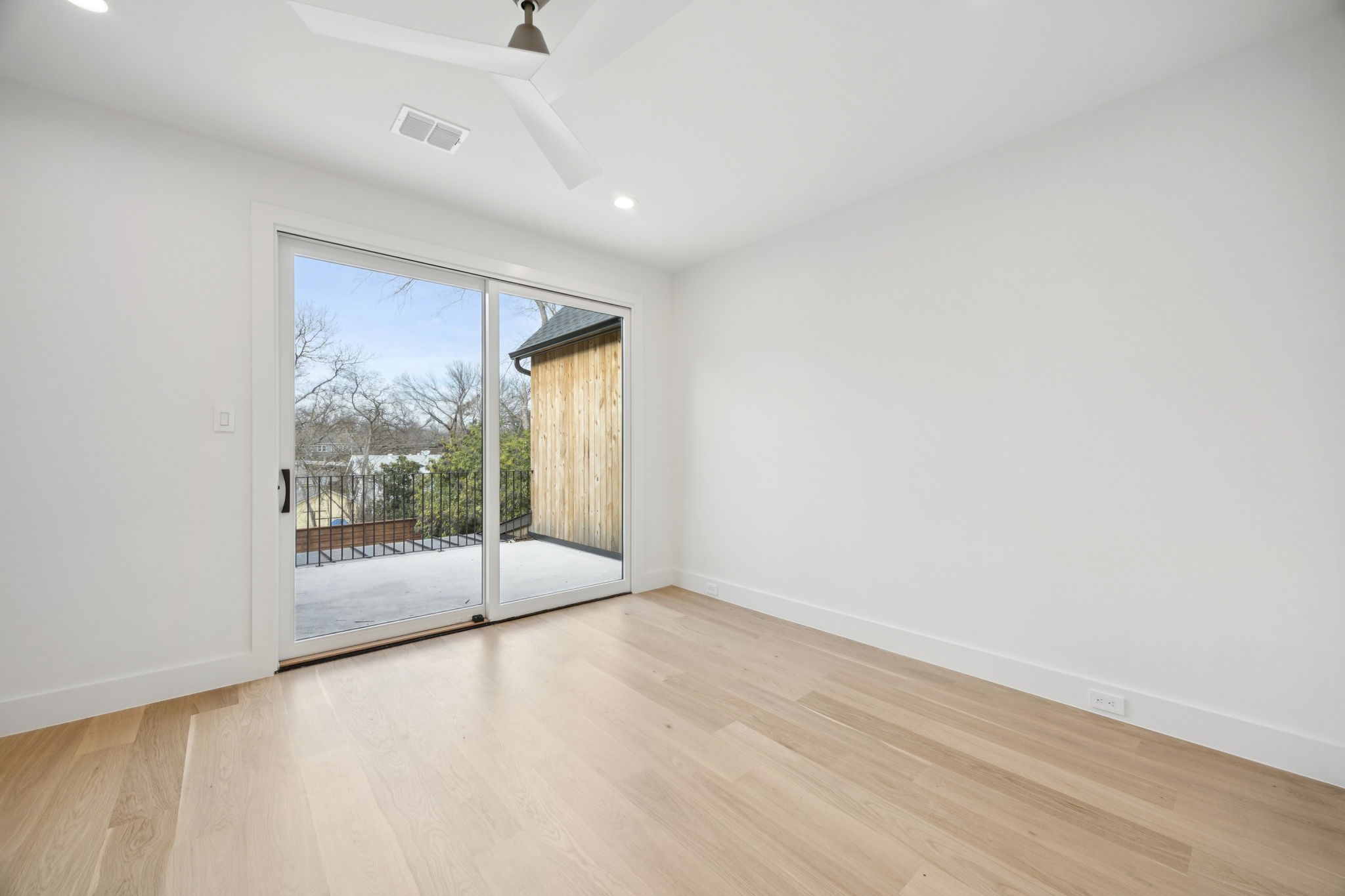 8811 Daytonia Avenue