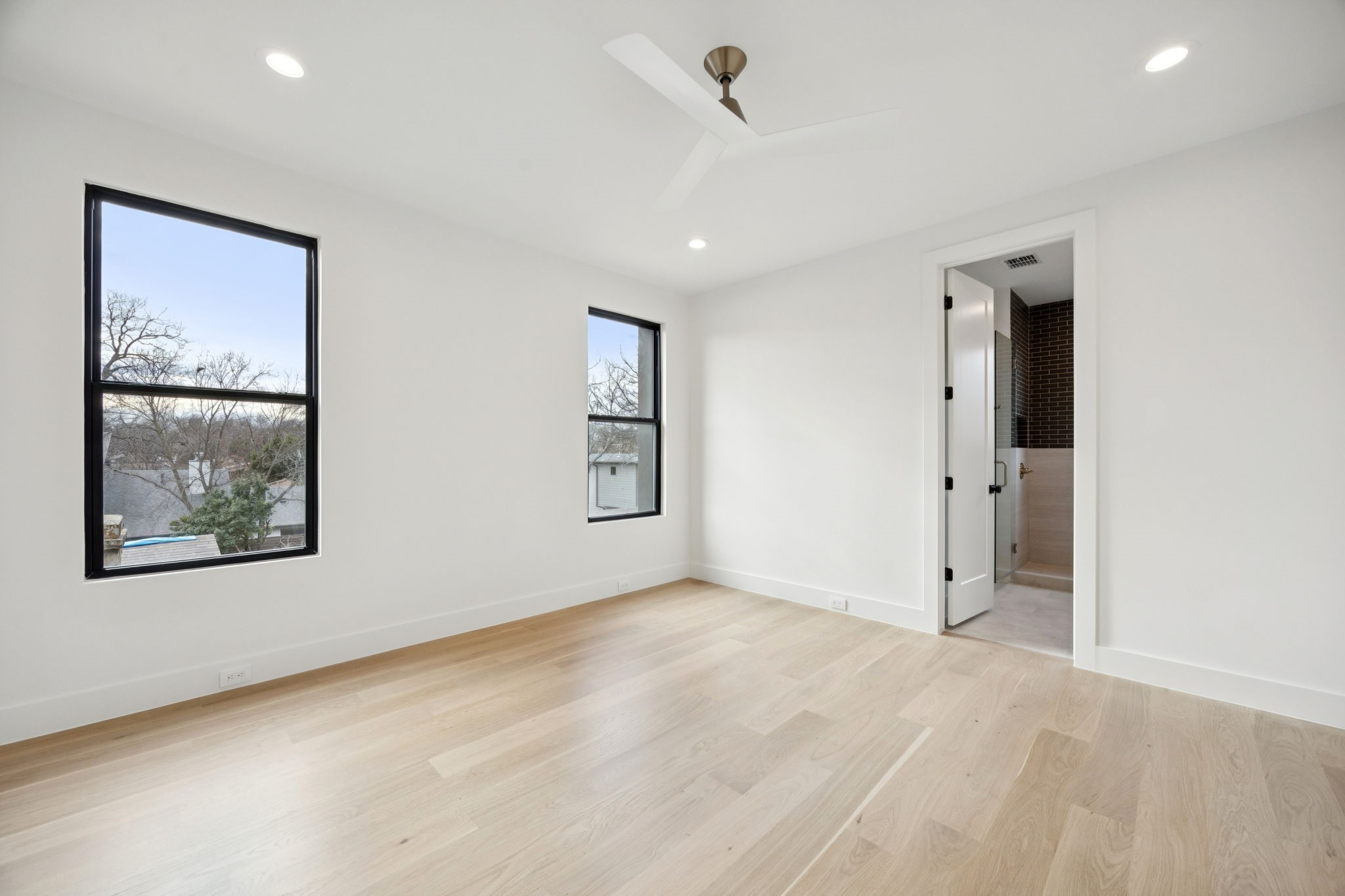 8811 Daytonia Avenue