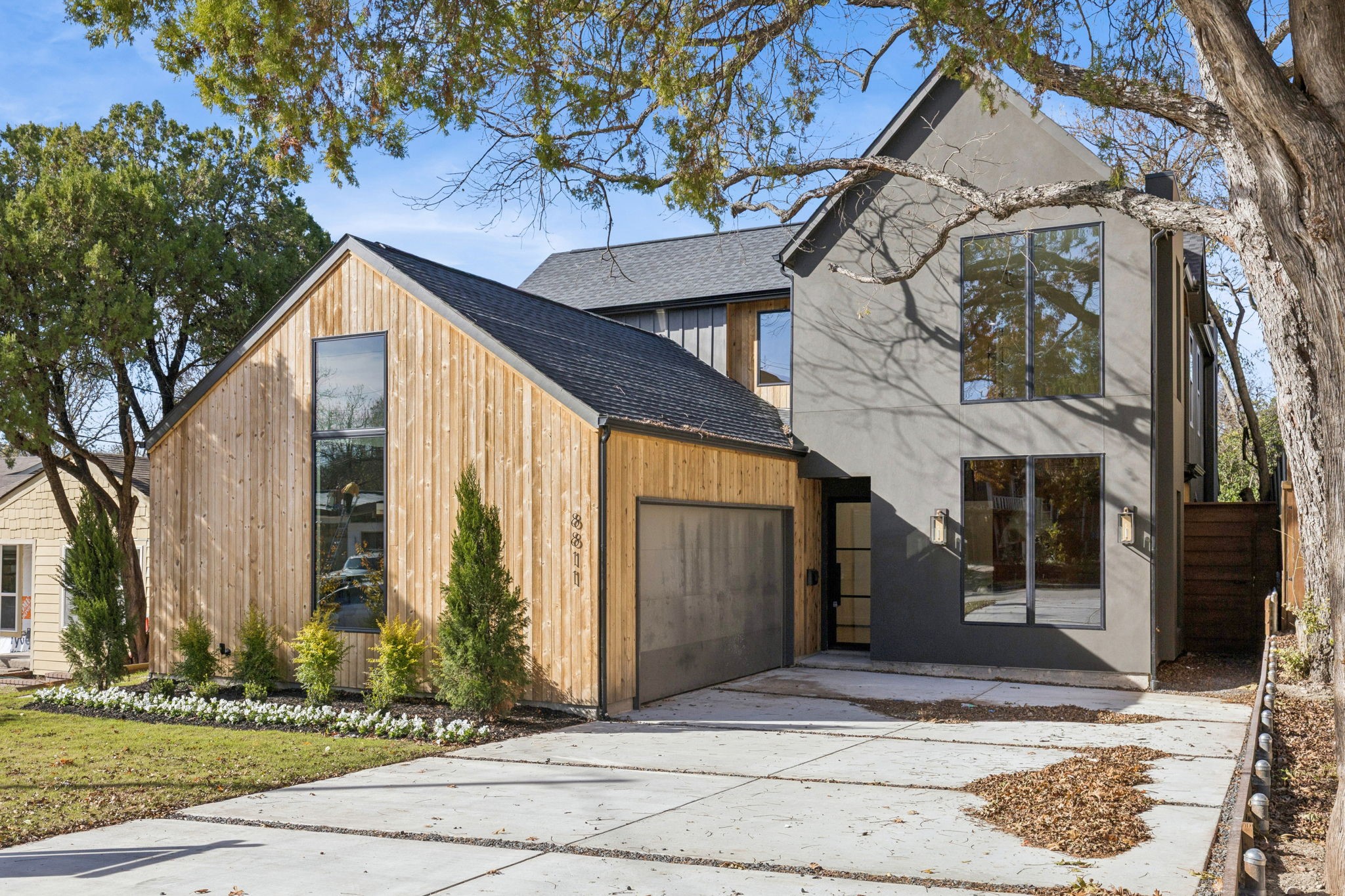 8811 Daytonia Avenue