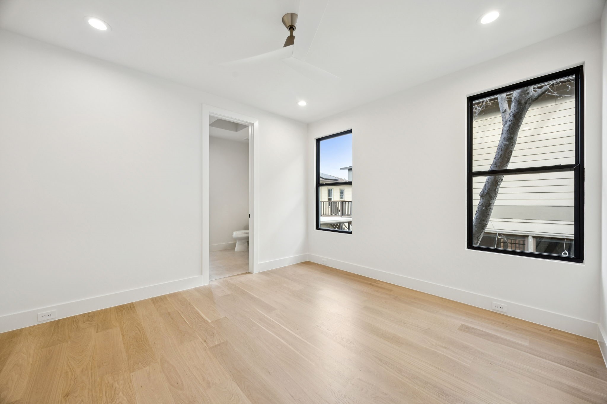 8811 Daytonia Avenue