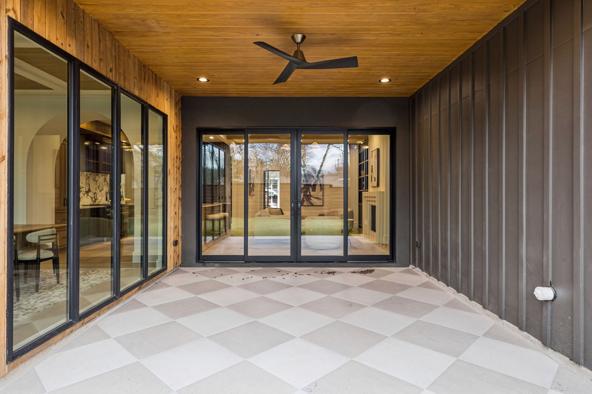 8811 Daytonia Avenue