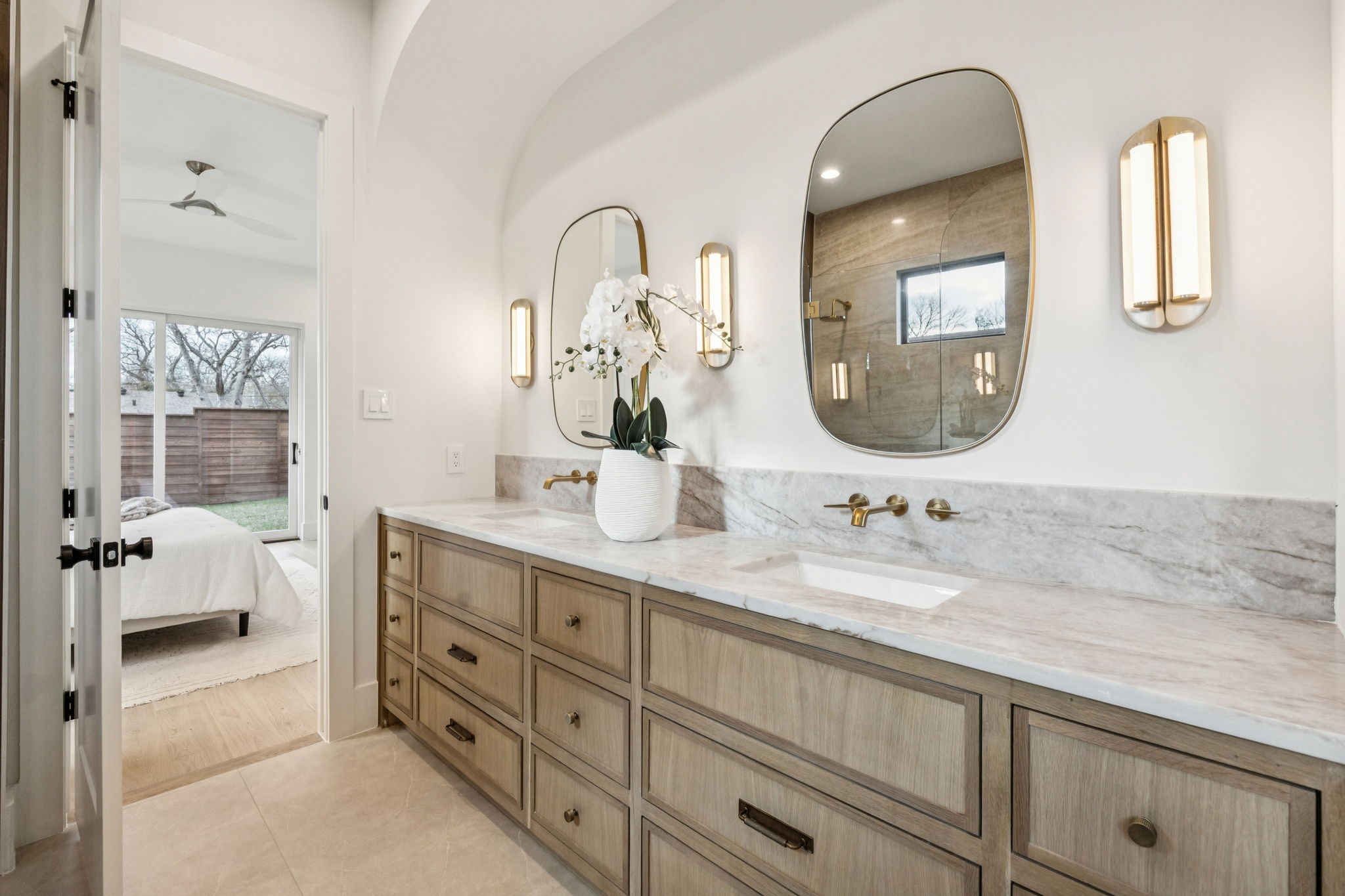 8811 Daytonia Avenue