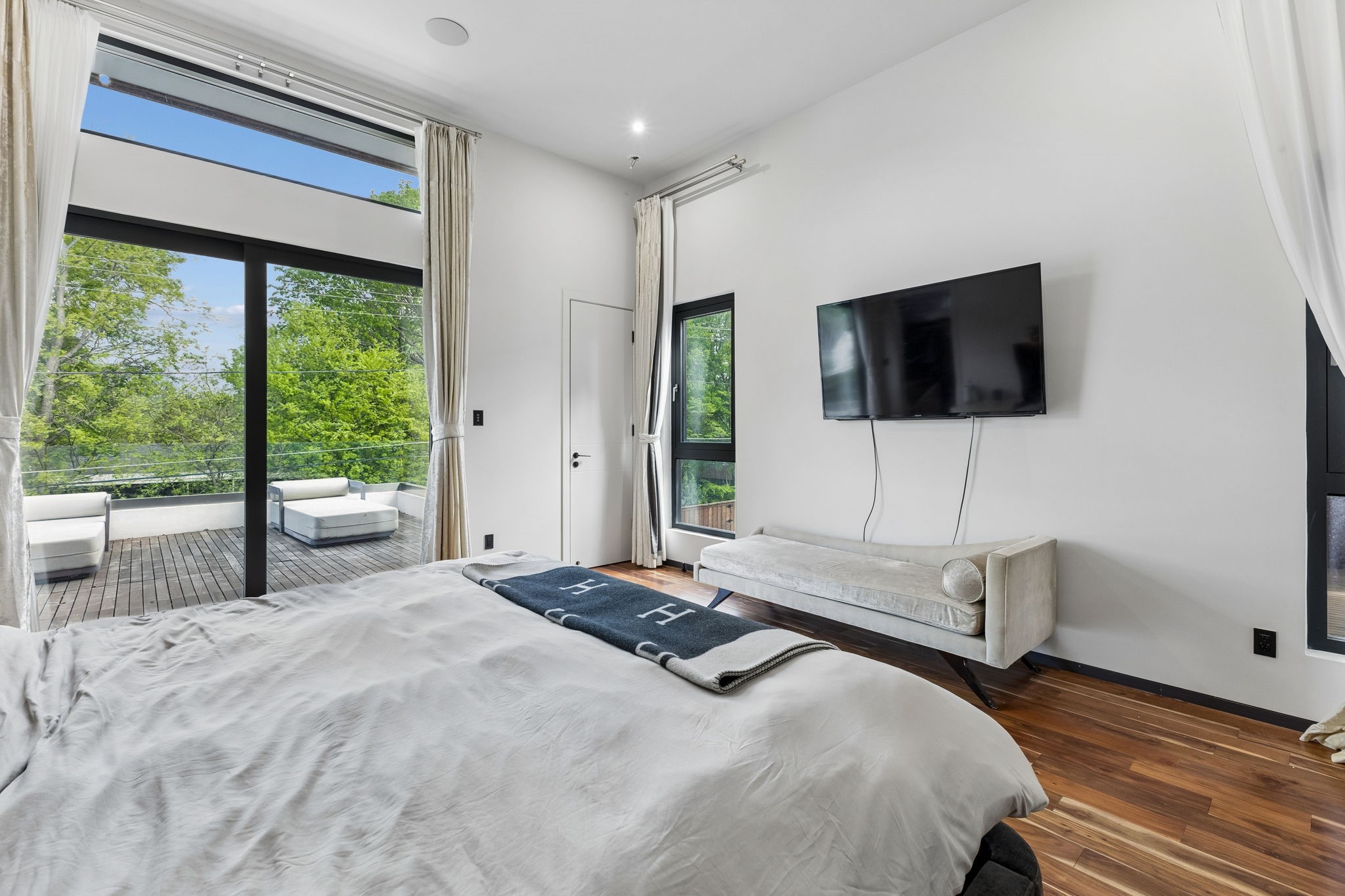 8619 San Fernando Way