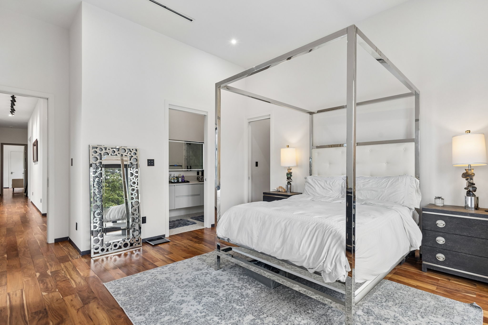 8619 San Fernando Way