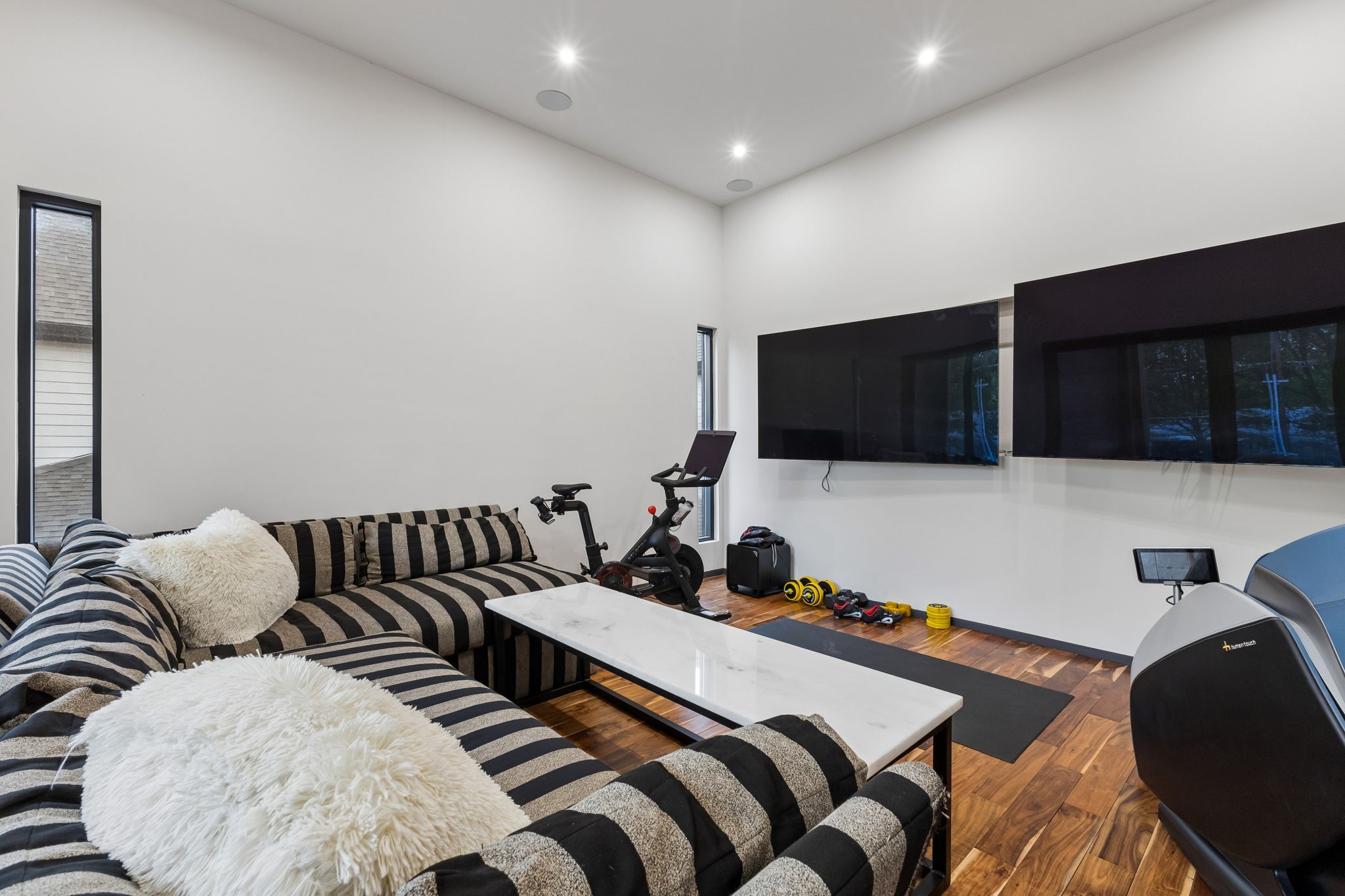 8619 San Fernando Way