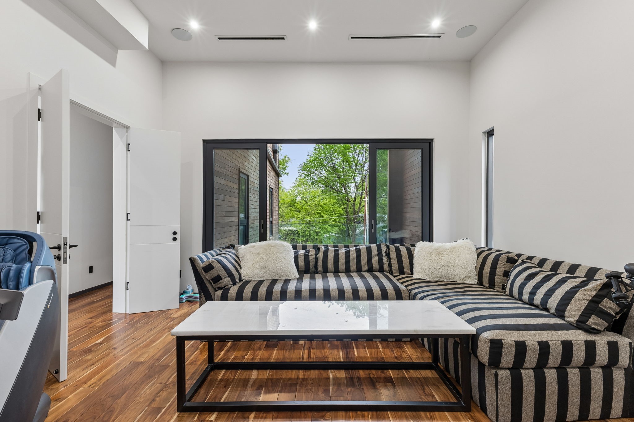 8619 San Fernando Way