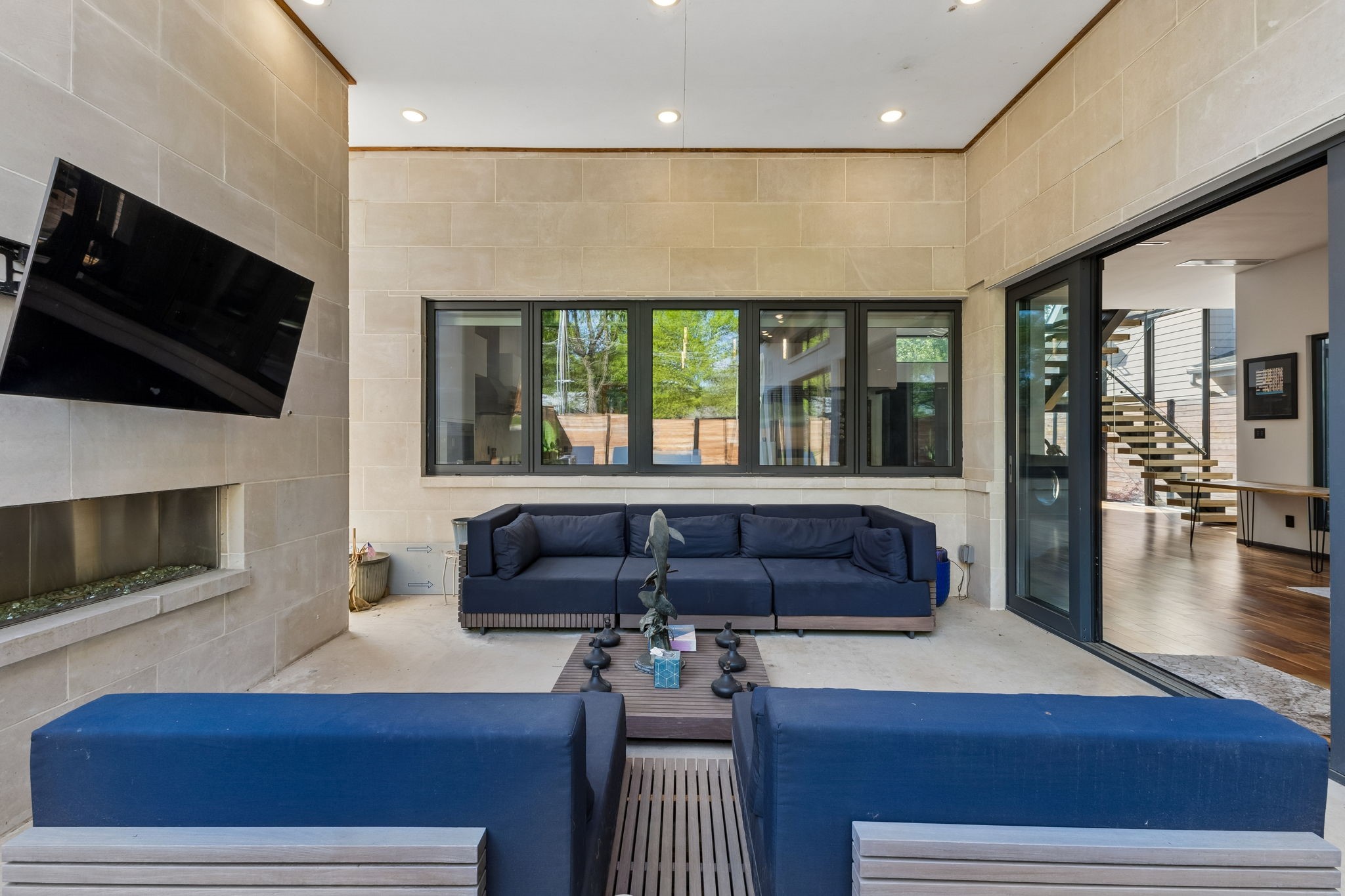 8619 San Fernando Way