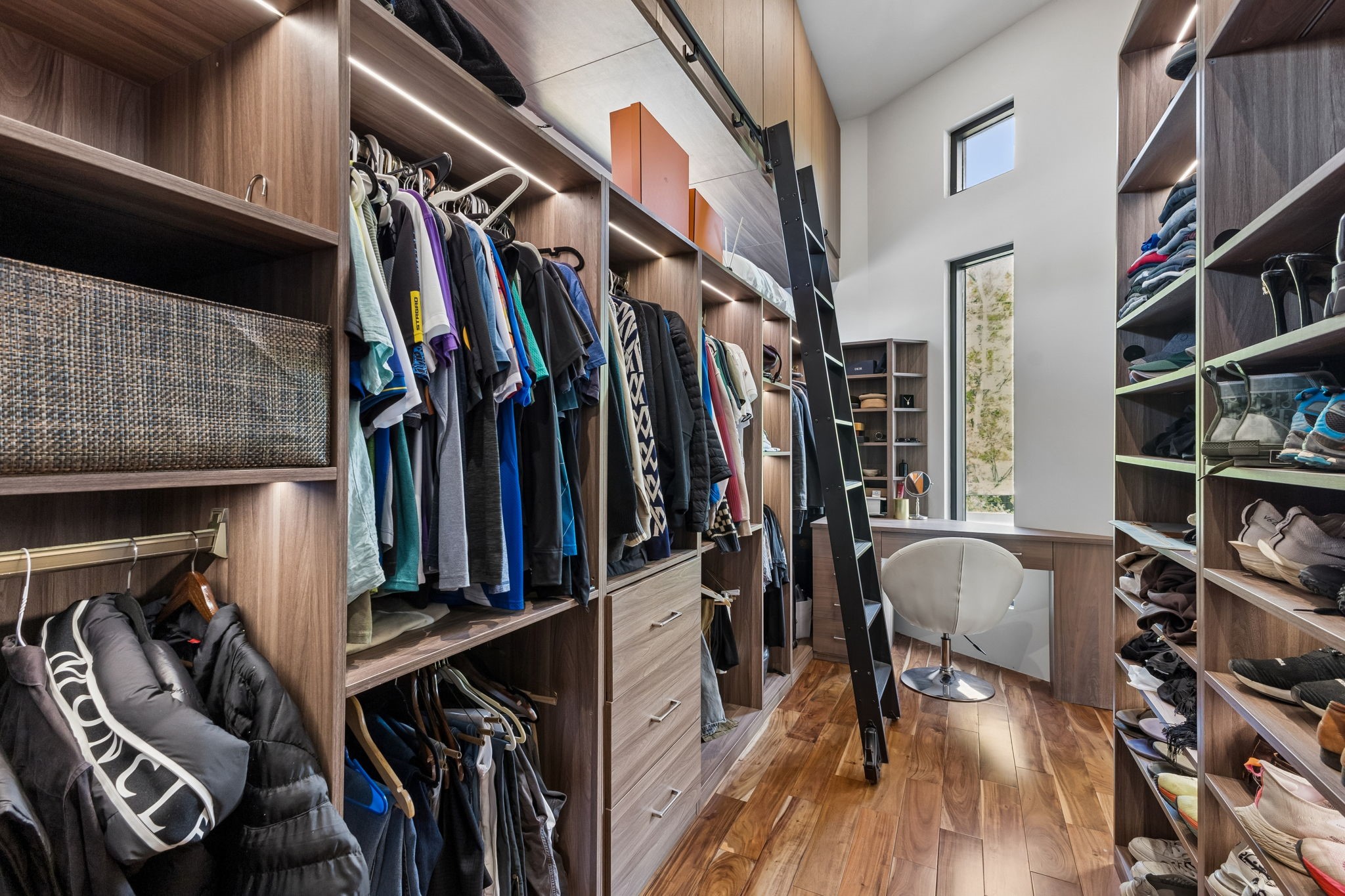 8619 San Fernando Way