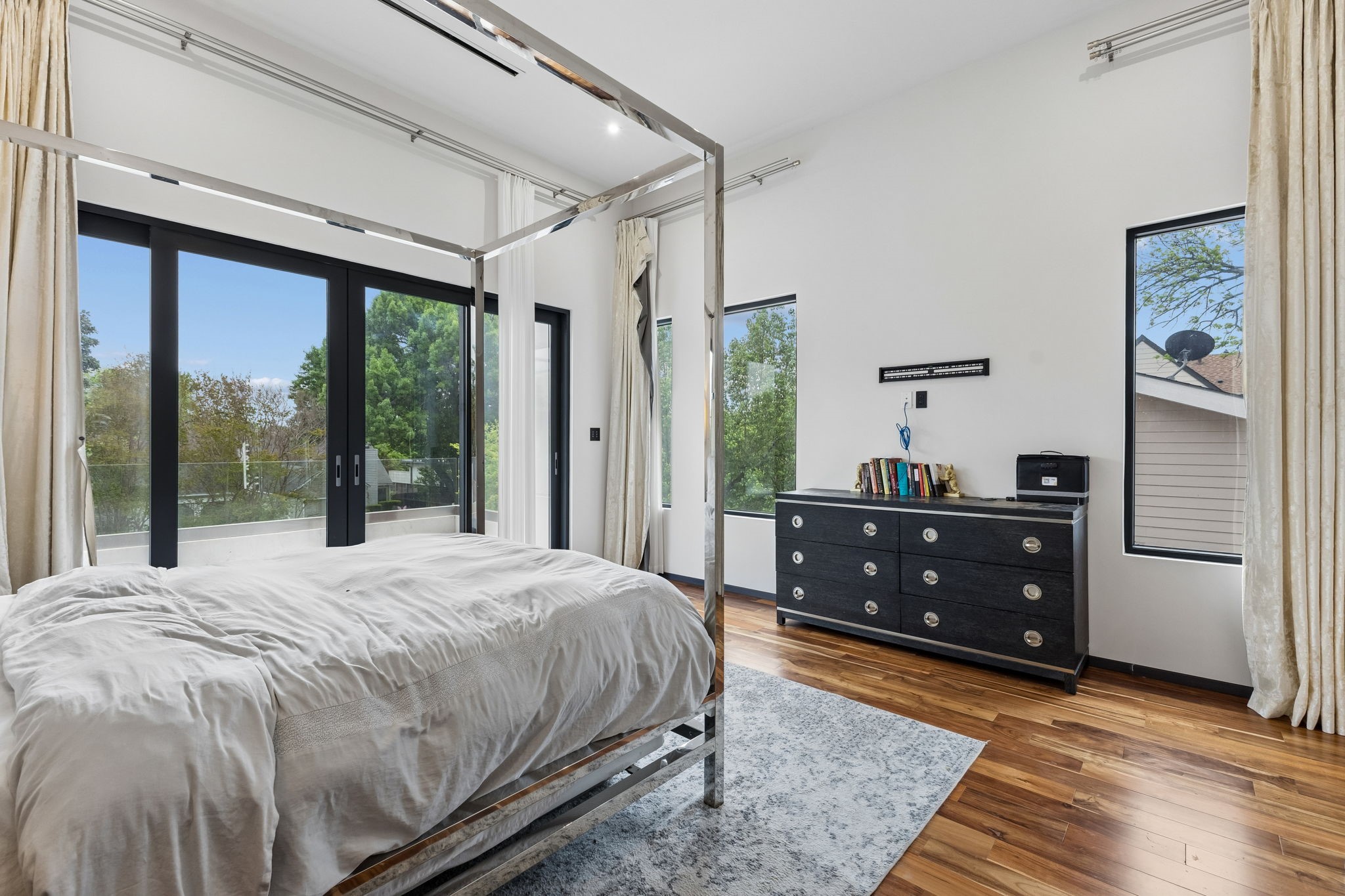 8619 San Fernando Way